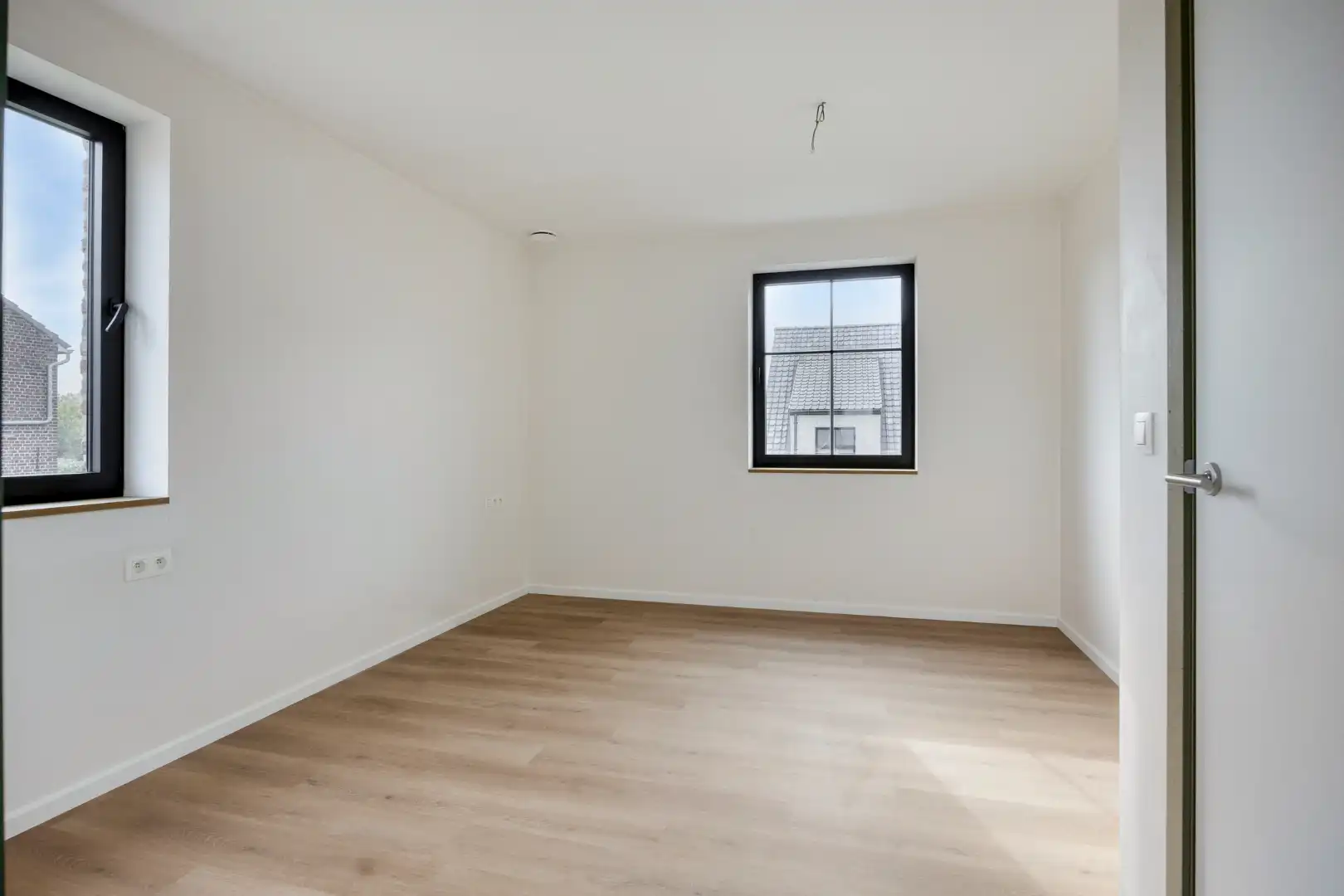 Afgewerkte open bebouwing met 5 slaapkamers, tuin, terras, zolder en garage in Kerkom! - EPB A kWh/m² - bewoonbare opp. 183 m² foto 16