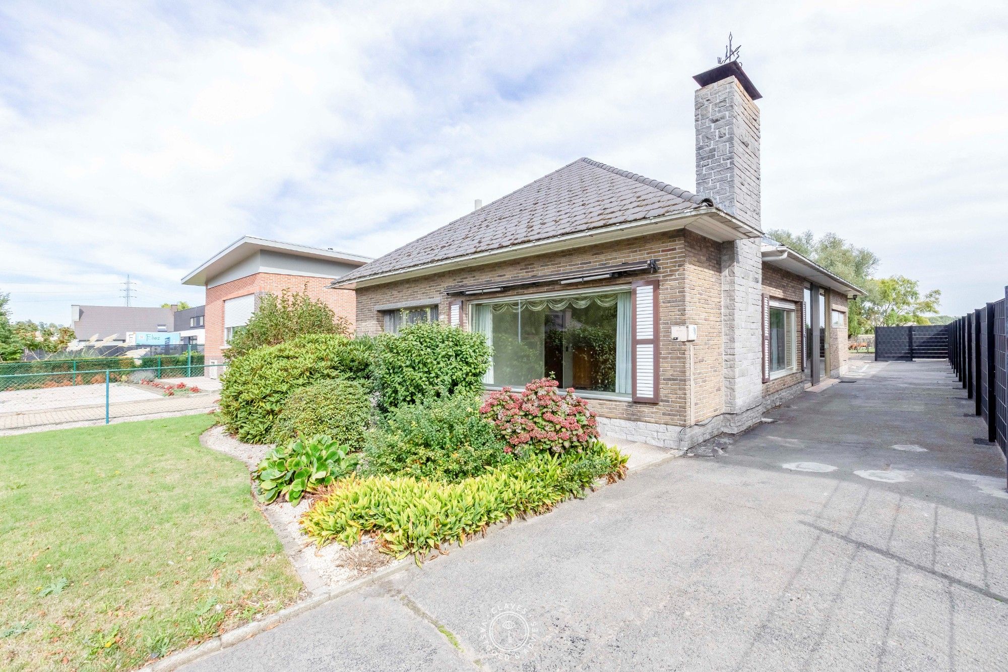 Hoofdfoto van de publicatie: Praktische bungalow met werkplaats en weiland van 3.059 m²