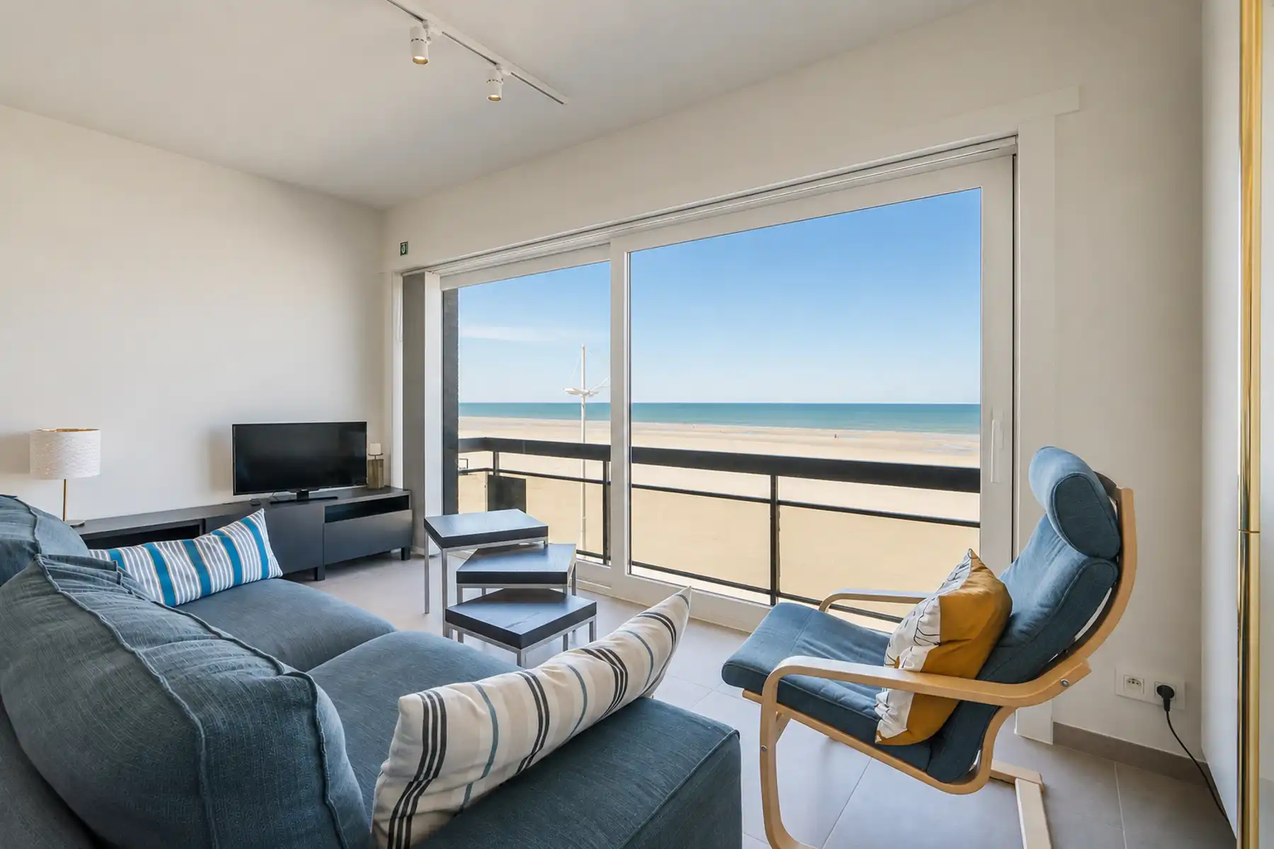 Prachtig 3-slaapkamerappartement met frontaal zeezicht foto 2