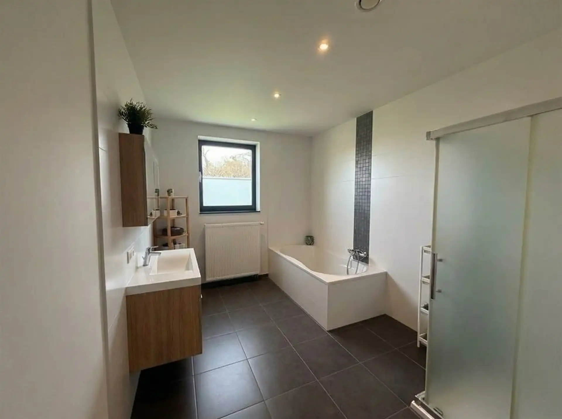 Prachtige, ruime villa met 7 kamers te huur op een rustige locatie in Wemmel foto 16