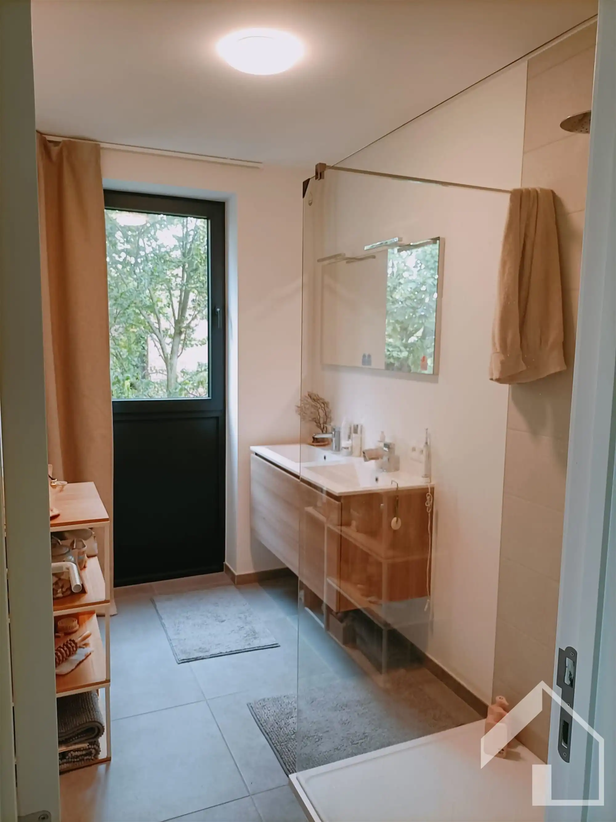 Nieuwbouwappartement op 1e verdieping met lift, 2 slaapkamers, autostaanplaats en kelder foto 7