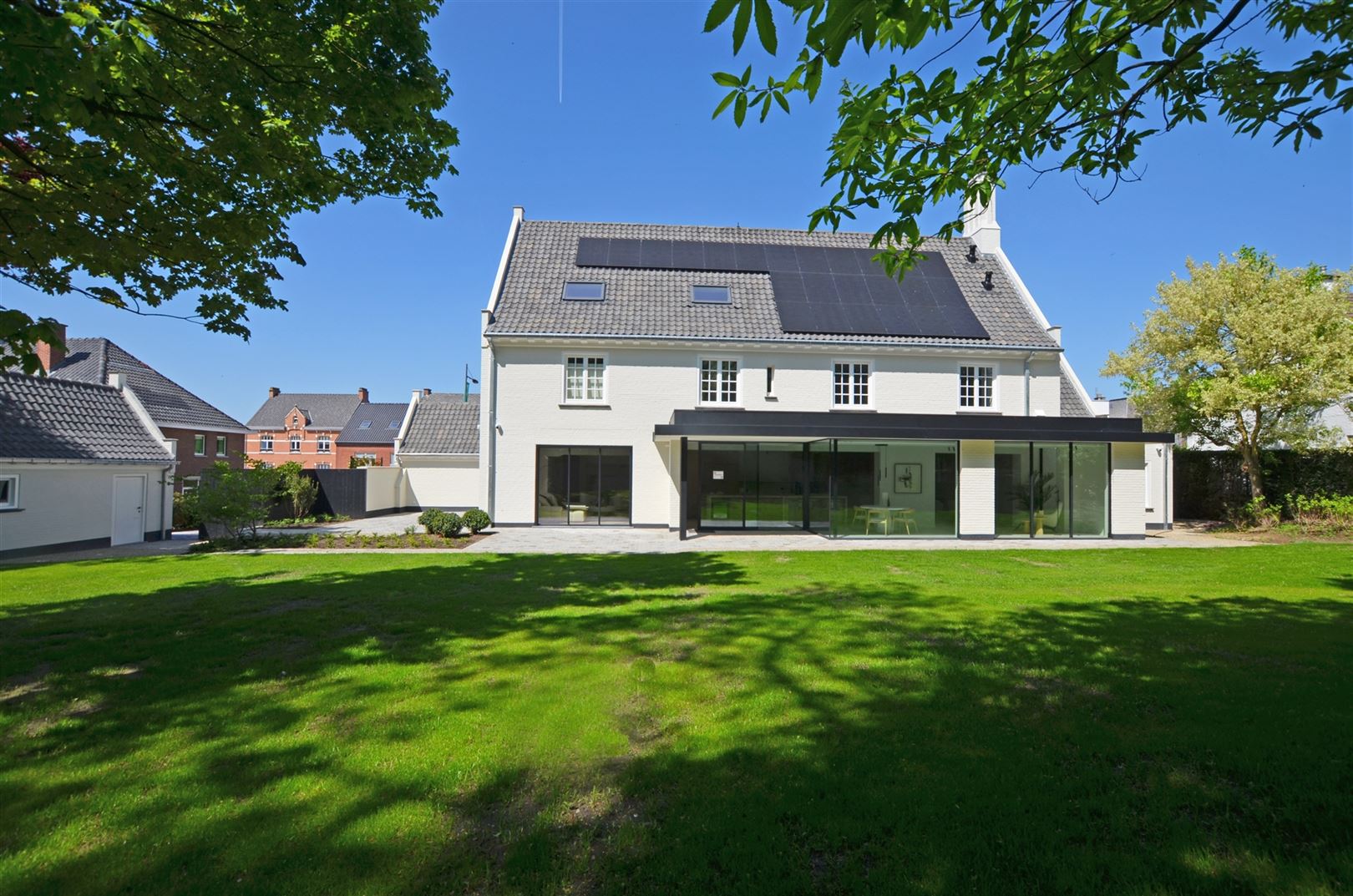 Volledig gerenoveerde statige villa foto 33