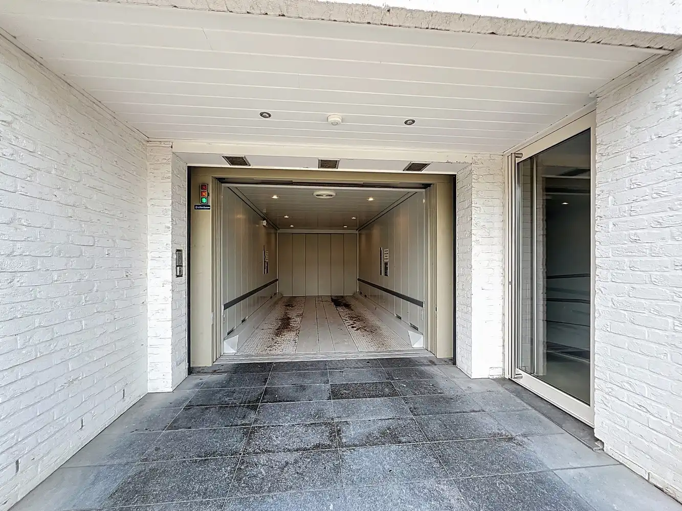 Vlot inrijdbare garagebox op wandelafstand van het strand in Duinbergen. foto 3
