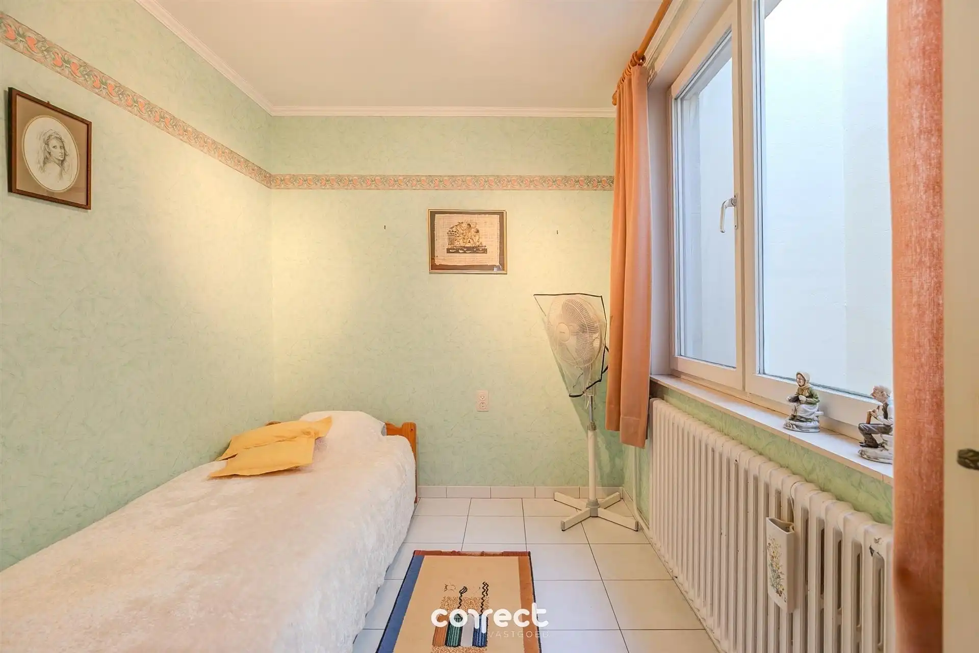 Goed onderhouden laagbouwvilla op een rustige, gunstige locatie met ruime oprit en garage. foto 9