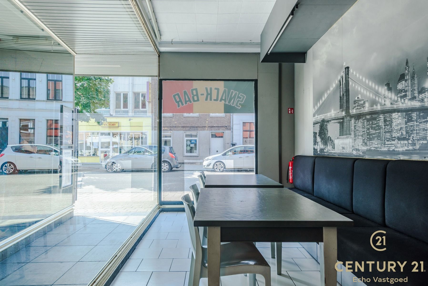 Ruim, startklaar handelspand met woonst op toplocatie foto 2