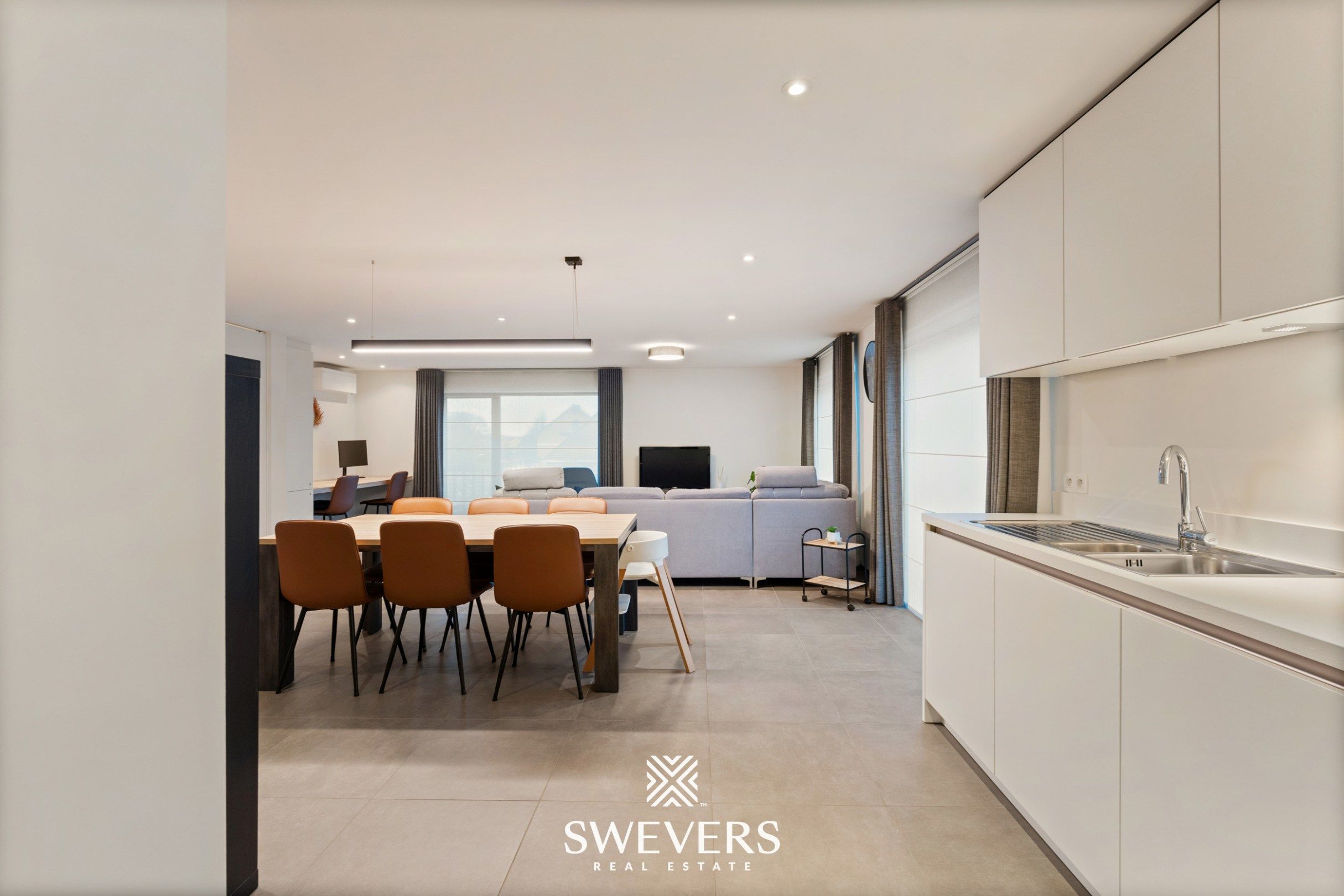 Instapklaar, volledig gerenoveerd appartement met groot terras, airco en staanplaatsen in hartje Heusden-Zolder foto 10