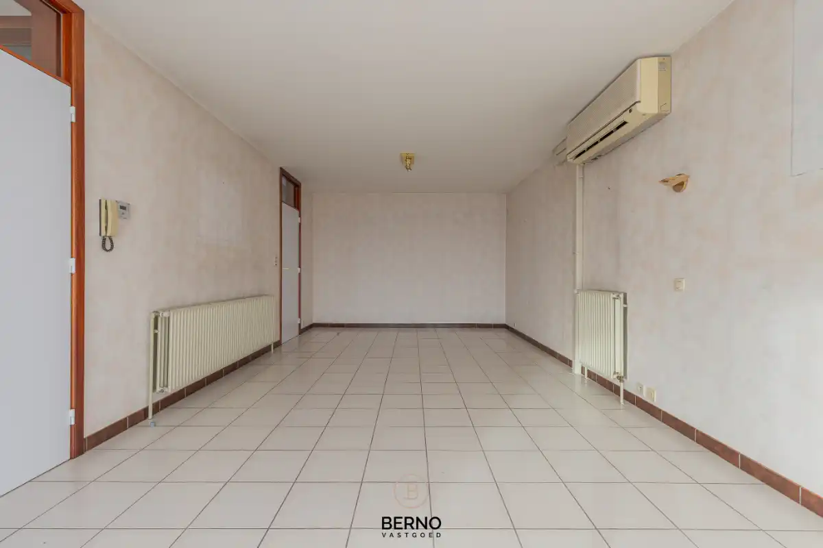 Building met praktijkruimte en 2 appartementen op commerciële locatie foto 12