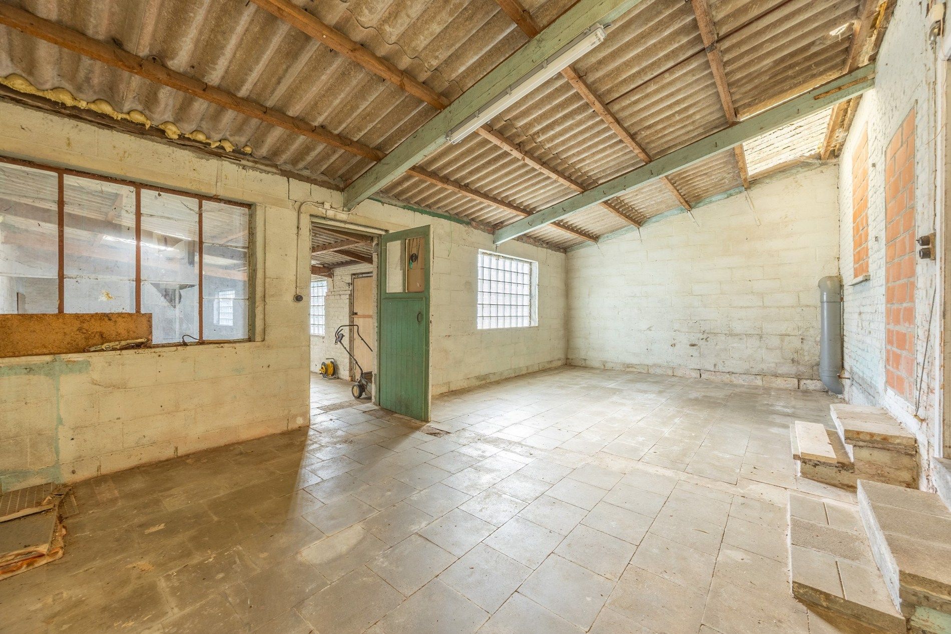 Gebouw voor gemengd gebruik met atelier op 568 m² foto 19
