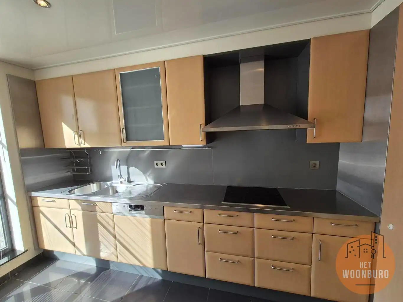 Ruim appartement met kelder en 2 autostaanplaatsen foto 9