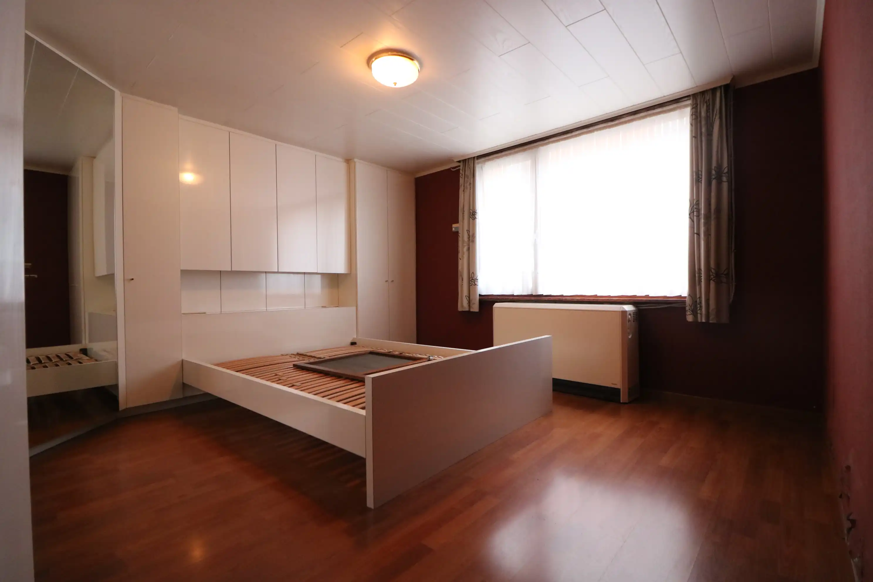 Woning met 3 slaapkamers, zuidgerichte tuin en garage in het centrum van Zuienkerke. foto 4