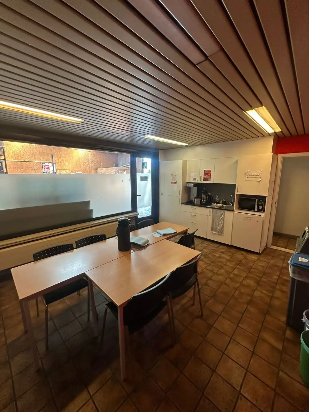 Te Huur Industriele Site: Kantoren en Magazijn te Verrebroek foto 9