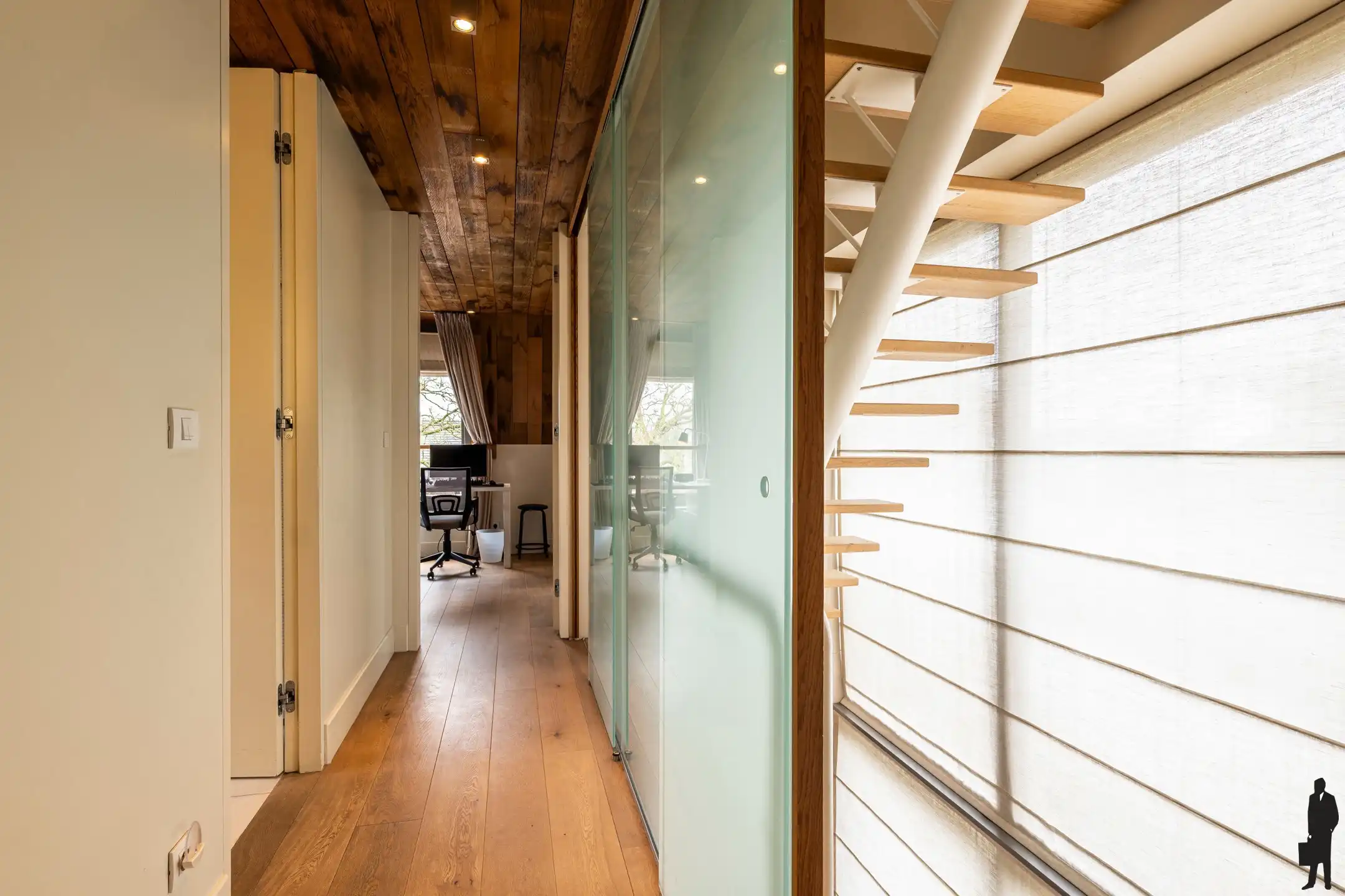 Unieke villa met zwembad, 4 slpk en zuidgerichte tuin foto 25