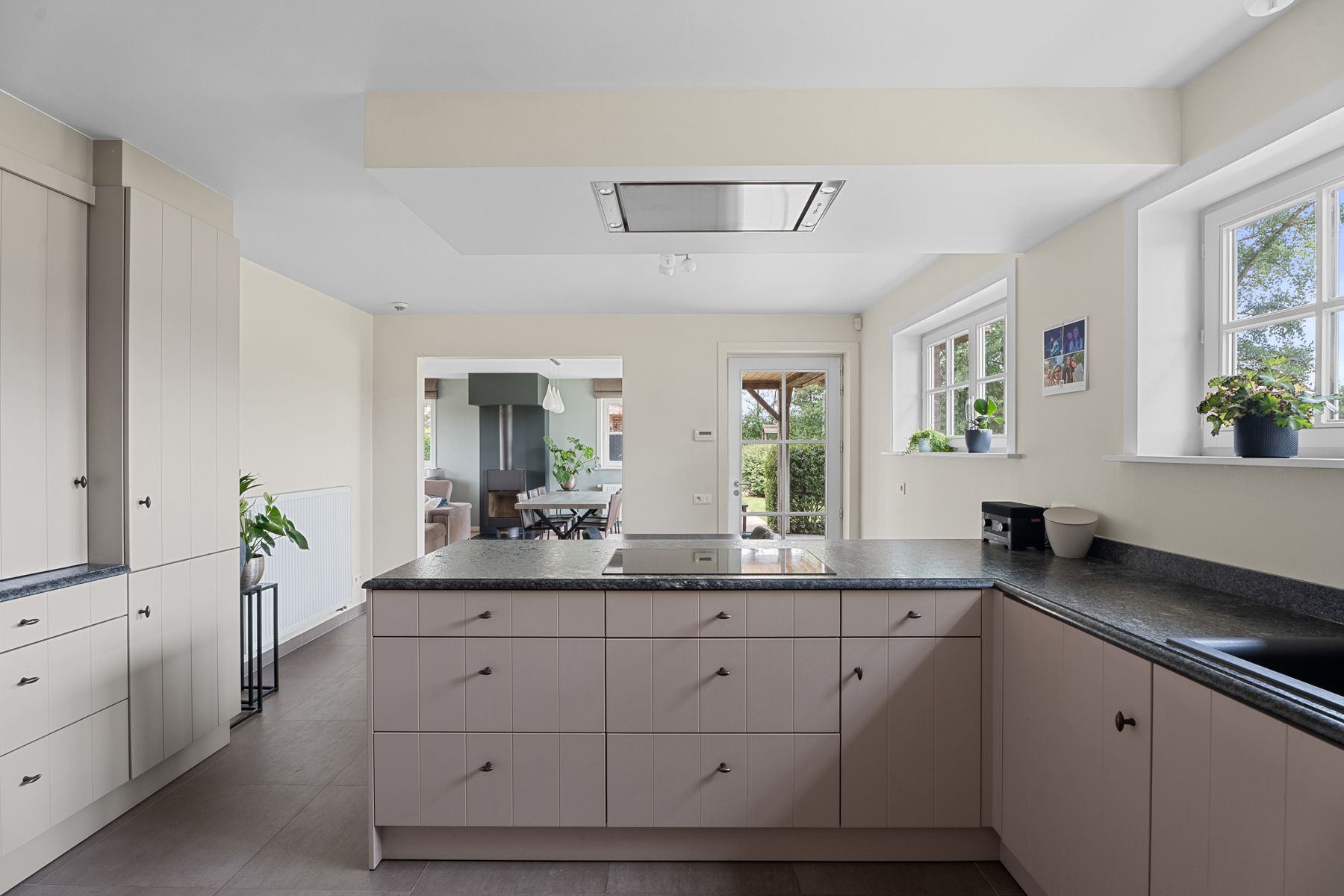 Exclusieve woning met klasse, ruimte en zicht op groen foto 9