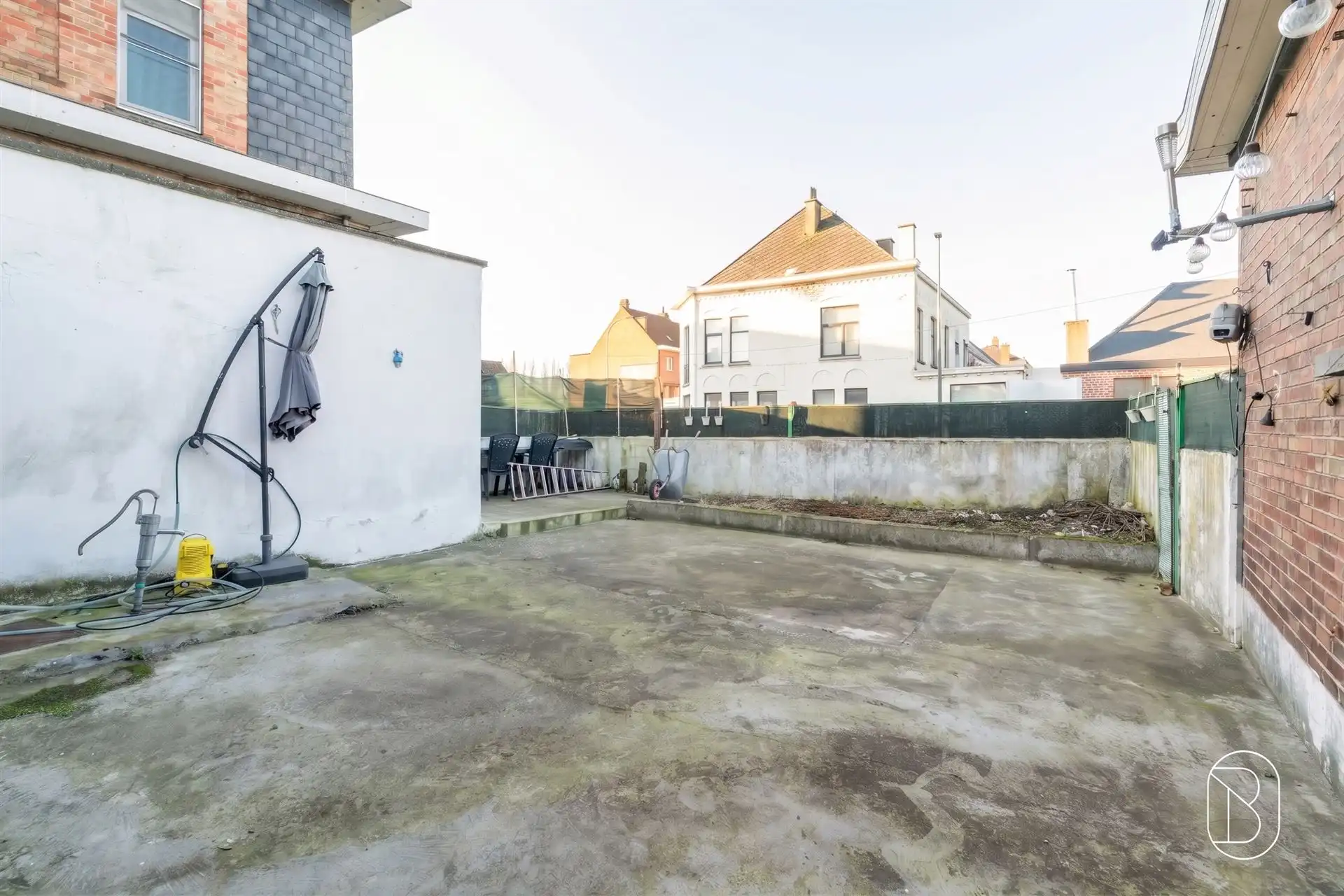 Instapklare woning met 5 slaapkamers en grote garage foto 8