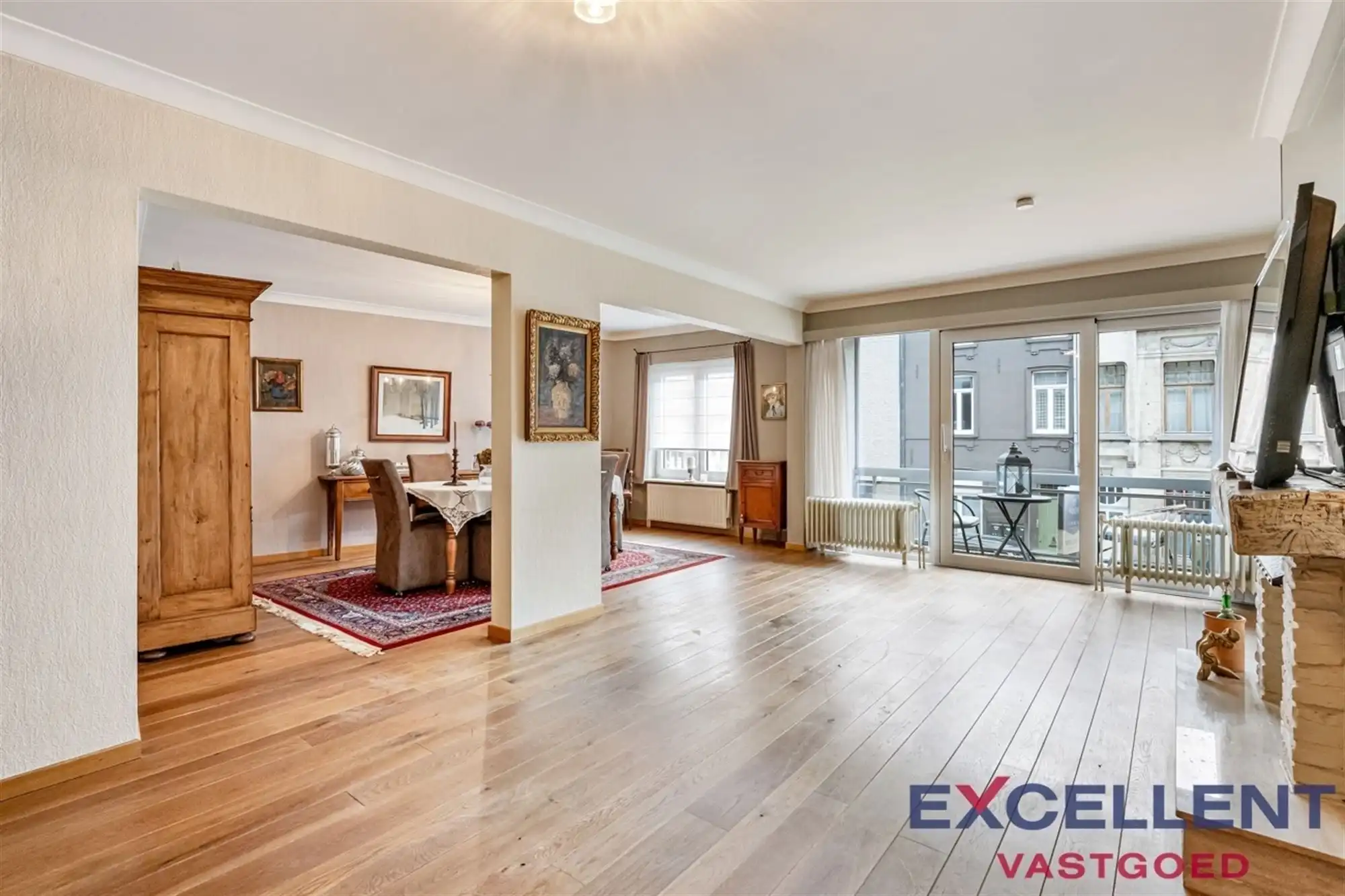 Instapklaar 3-slaapkamerappartement te koop centrum Deinze foto {{pictureIndex}}