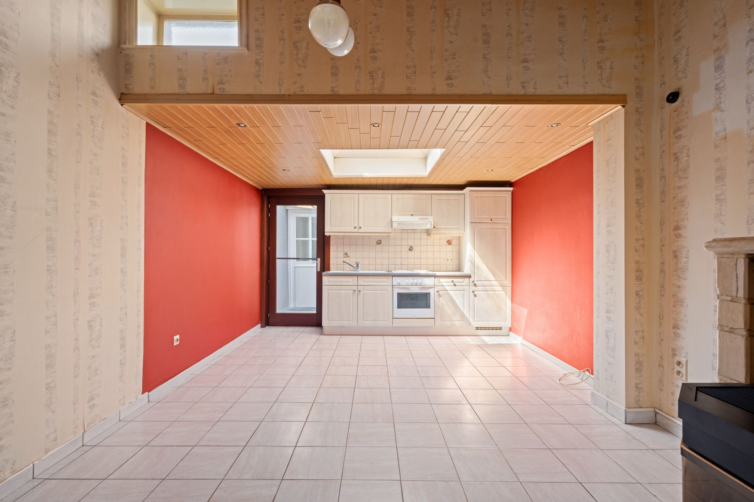 Te renoveren rijwoning in centrum Harelbeke foto 3