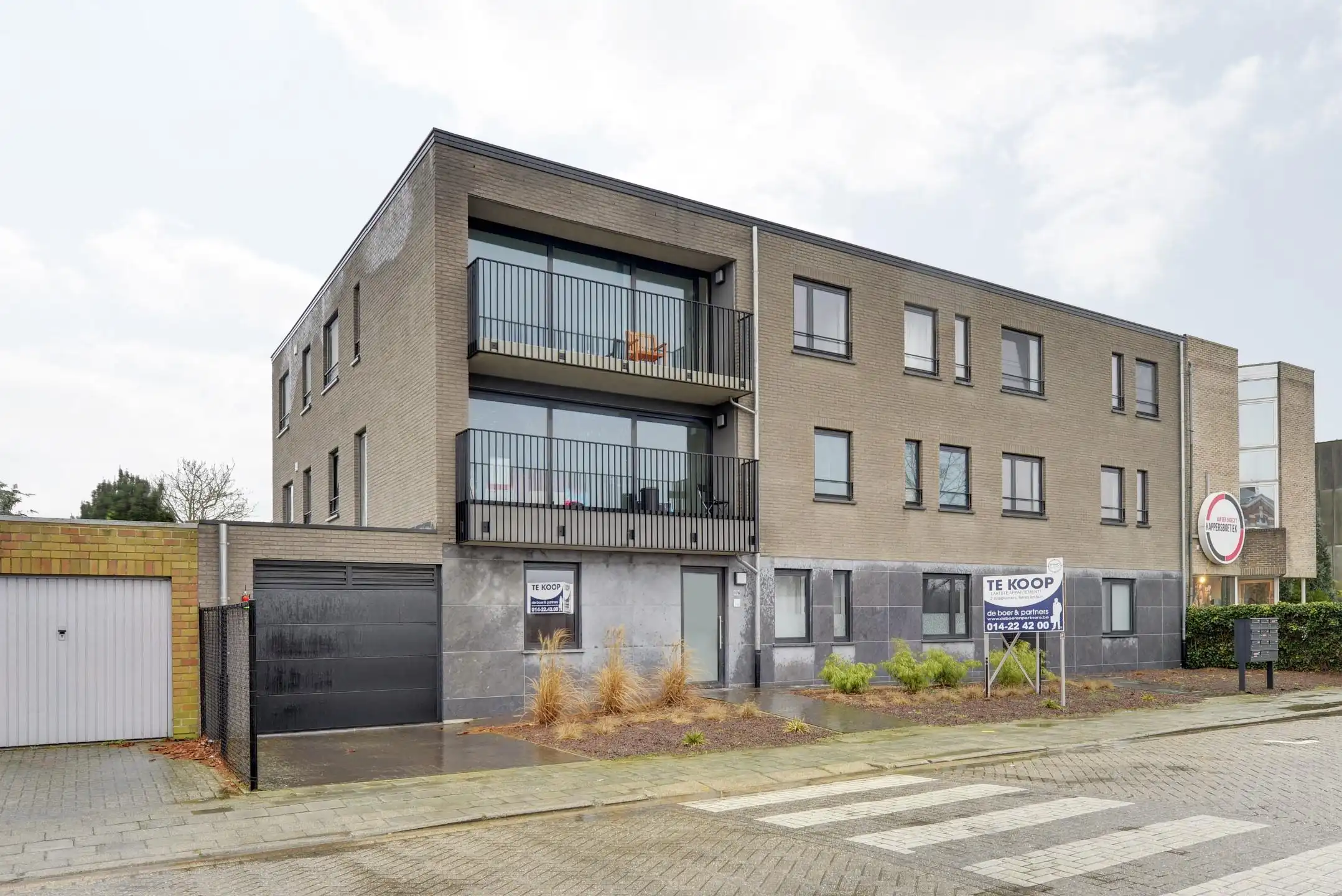 TE KOOP: 2 ondergrondse autostaanplaatsen  foto {{pictureIndex}}