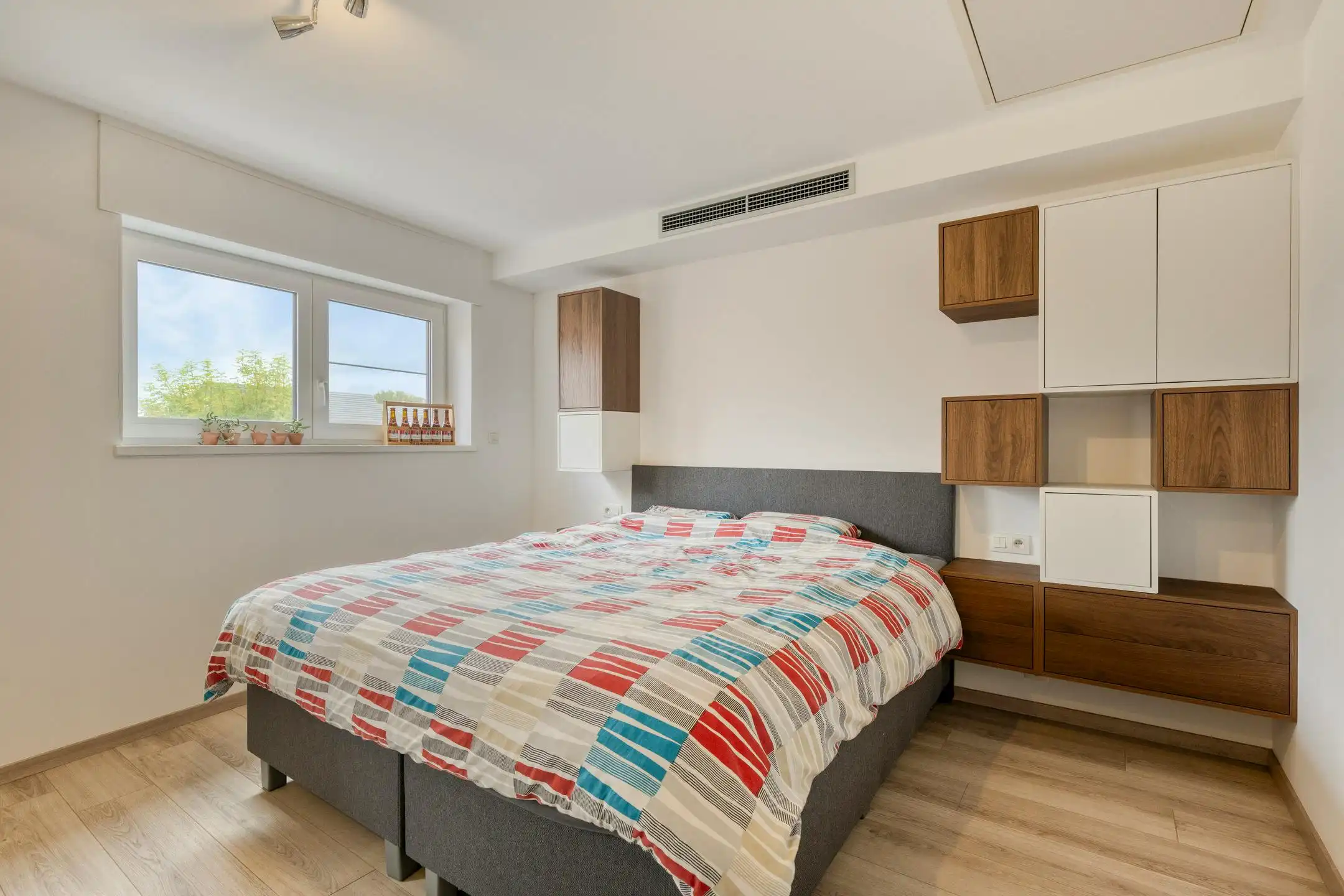 Instapklare woning met garage te koop in Heule! foto 7