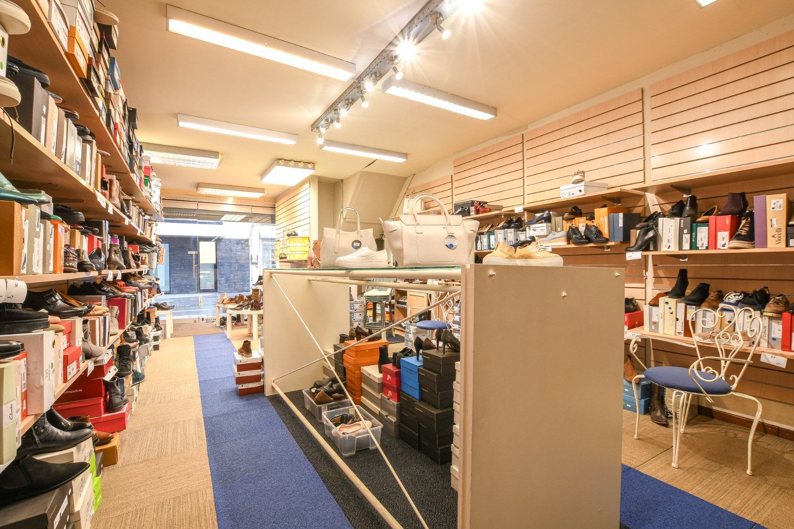 Opbrengsteigendom met 2 ruime appartementen en handelszaak op toplocatie! foto 39
