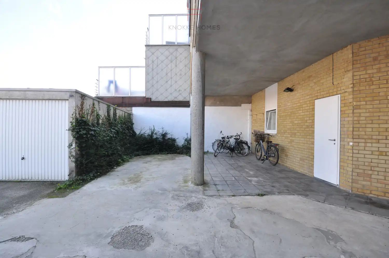 Parking te huur in het centrum van Heist foto 4