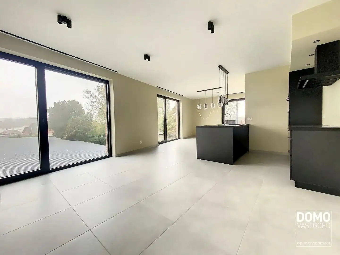 MODERN APPARTEMENT IN HET CENTRUM VAN KERMT foto 3