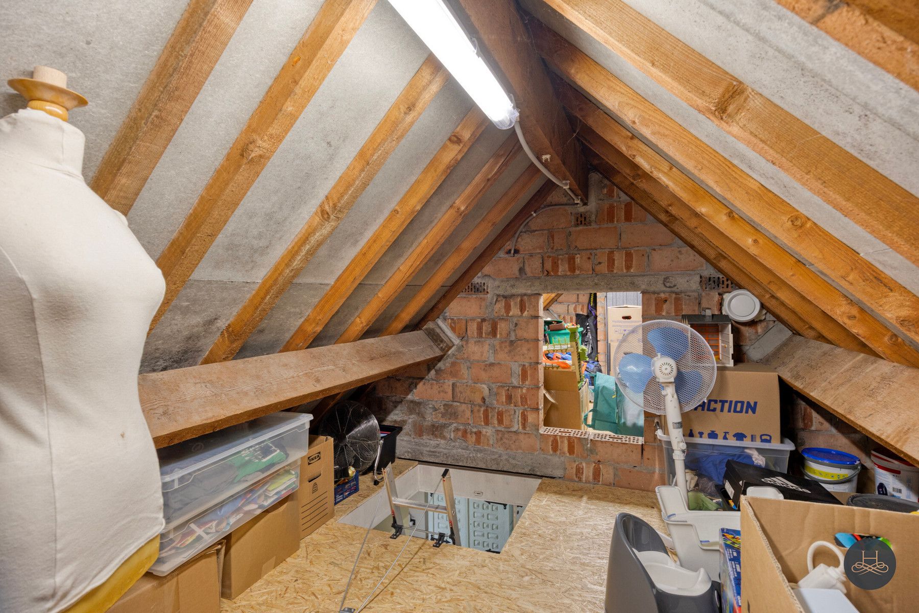 Gerenoveerde en energiezuinige open bebouwing in groene wijk foto 40