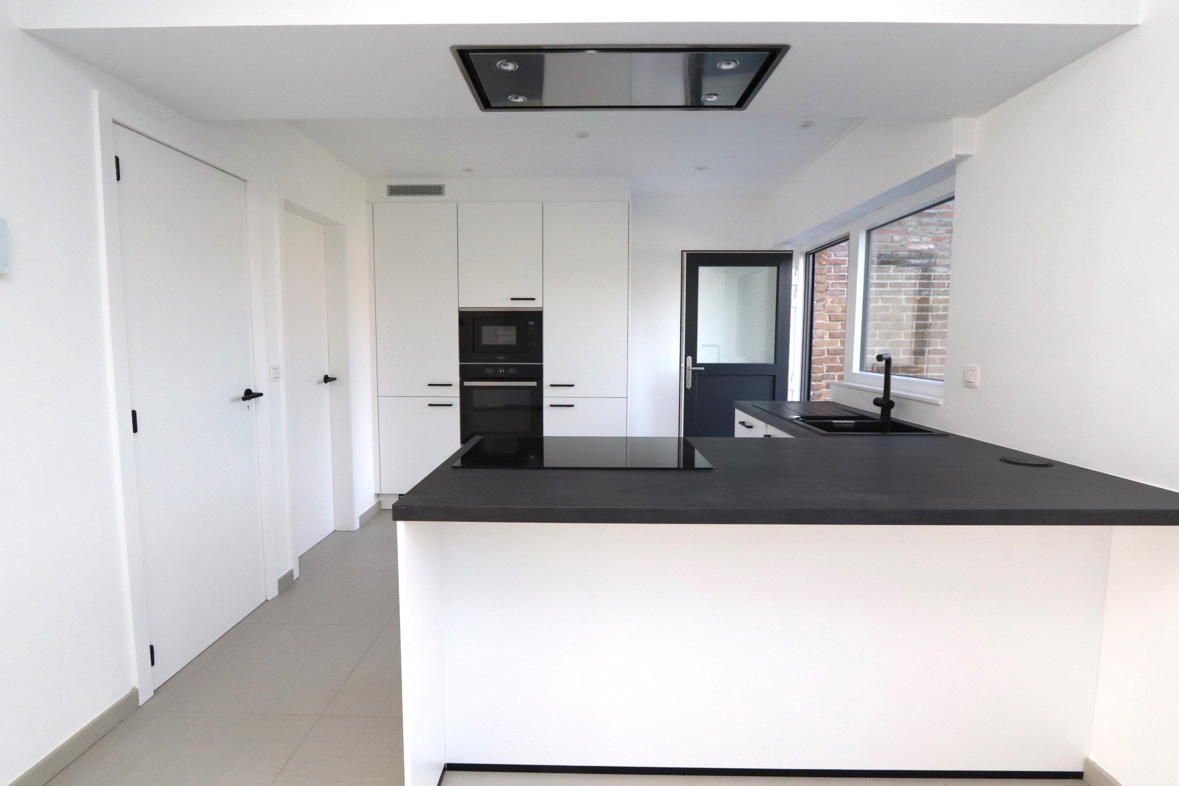GERENOVEERDE WONING MET 3 SLAAPKAMERS EN TUIN foto 2