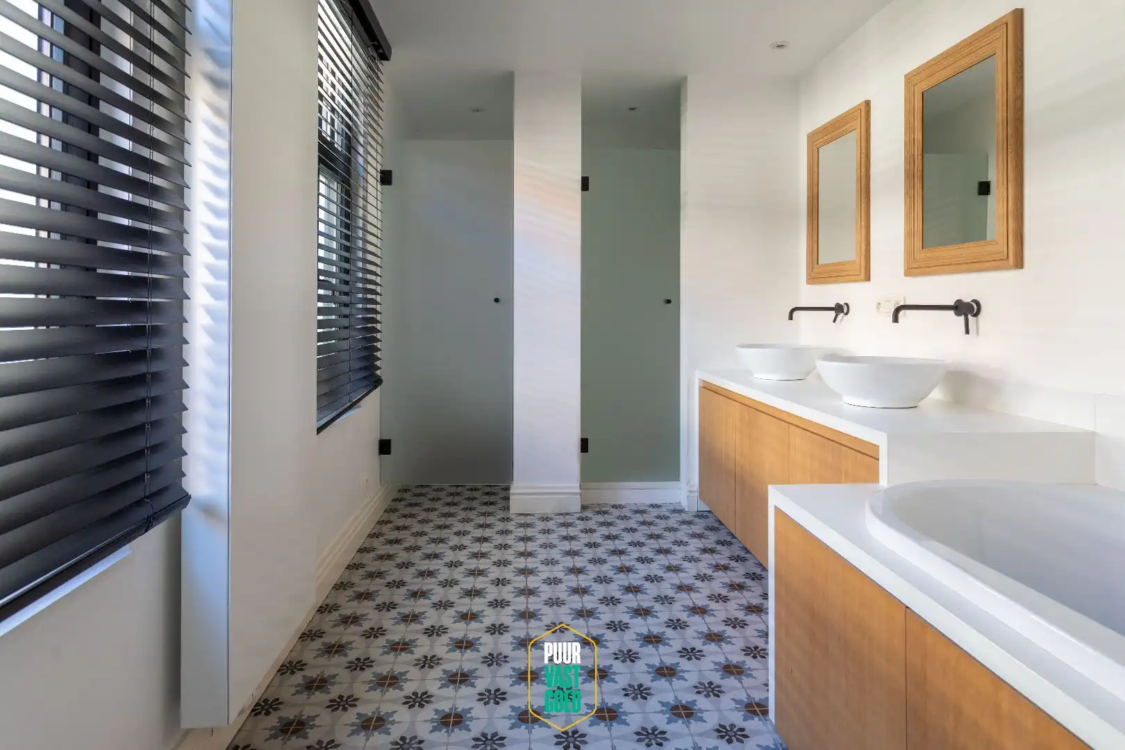 Prachtig gerestaureerde hoekwoning met grote garage bij 't Zand foto 21