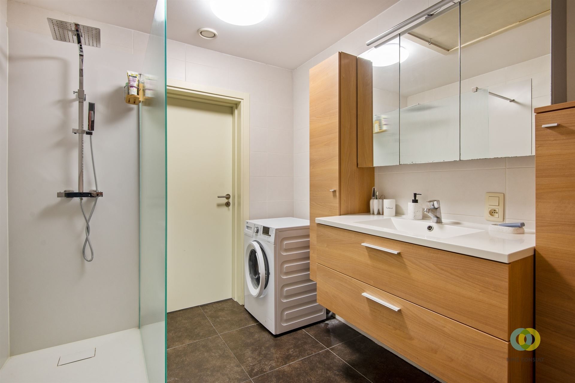 Instapklaar appartement met ruim terras foto 12