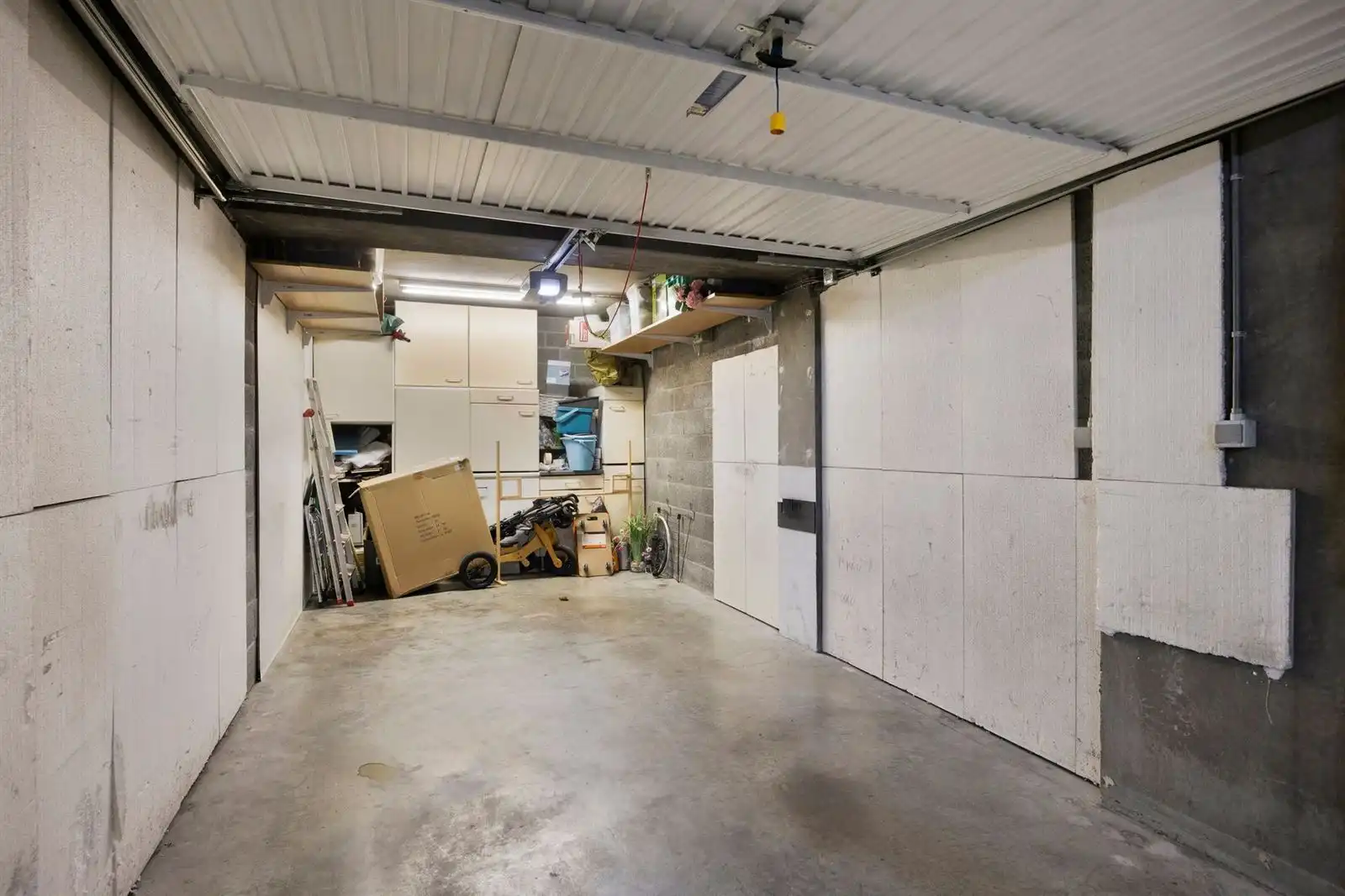 Instapklaar appartement met ruim terras en garage foto 16