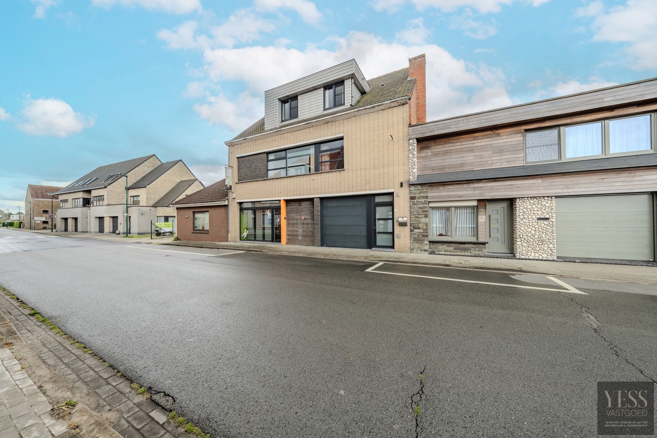 Atelier/magazijn 475m2 met winkelruimte, bureau te Oudenburg foto 2