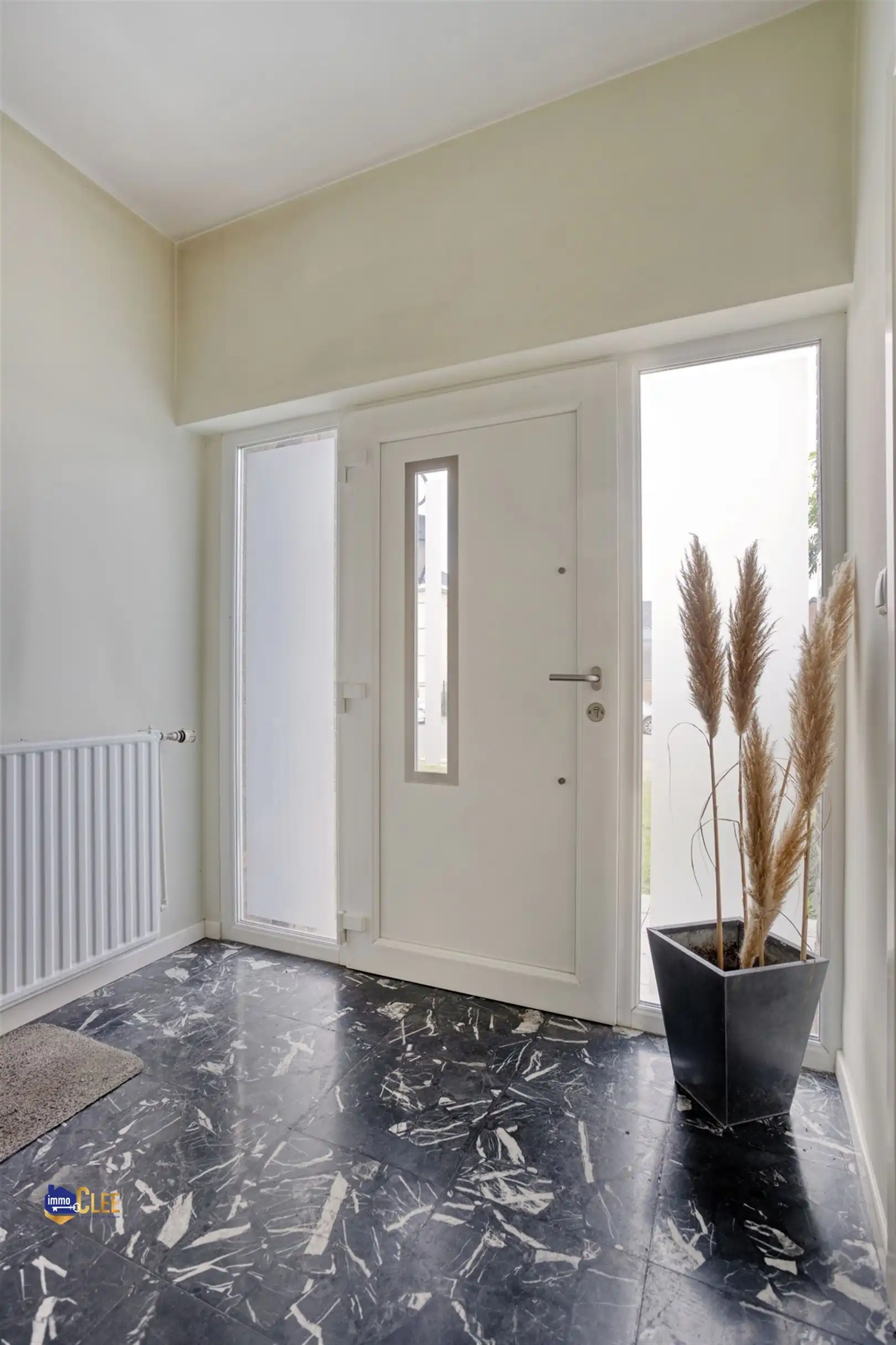 Woning met industriehal op topligging in Maasmechelen foto 2