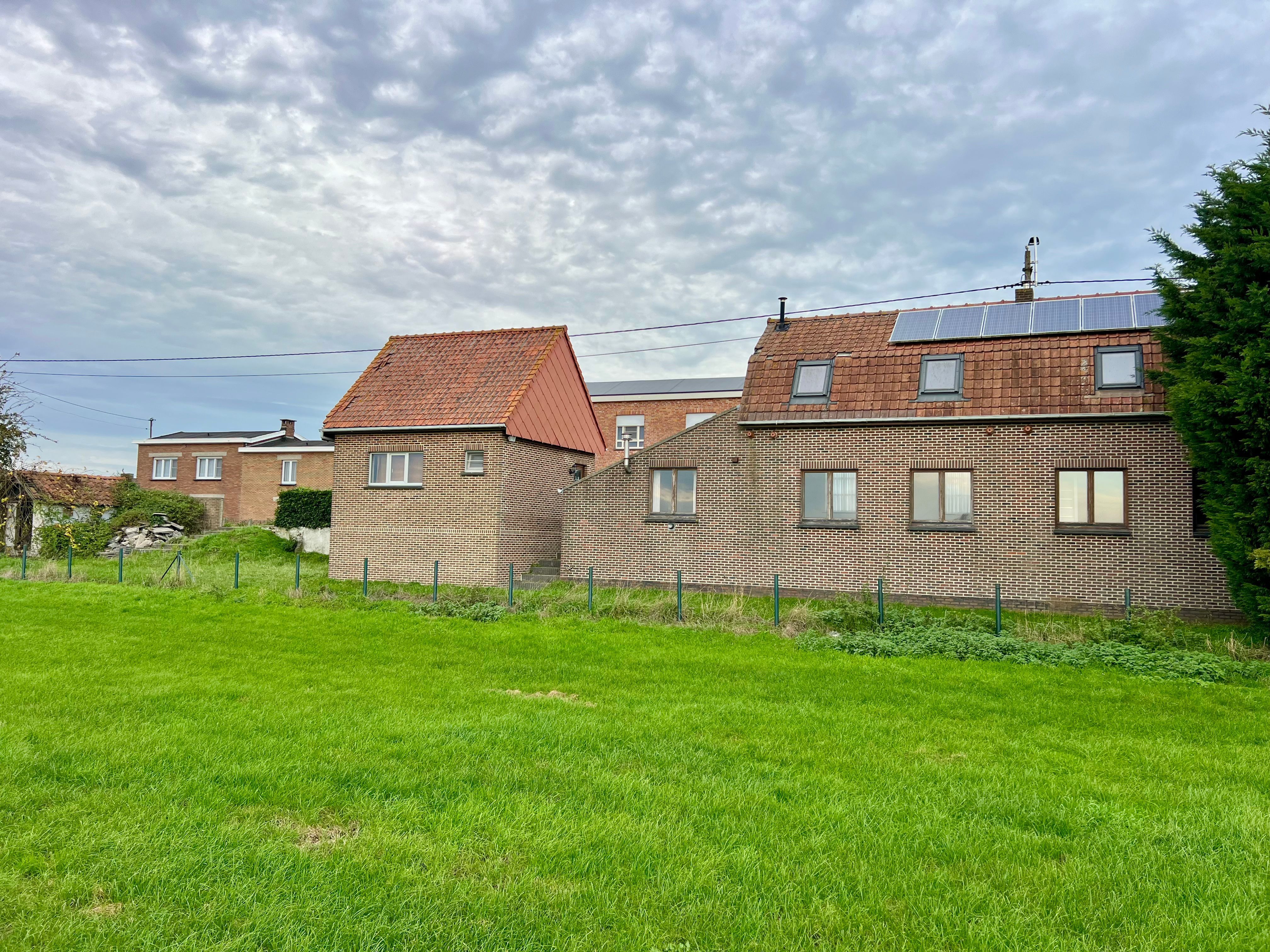 Te renoveren dijkwoning met fenomenaal zicht te Watervliet foto {{pictureIndex}}