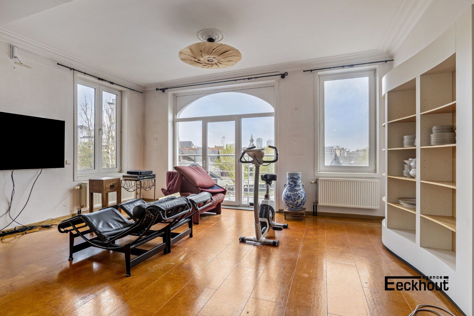 Lichtrijk en ruim appartement op gegeerde locatie foto 6