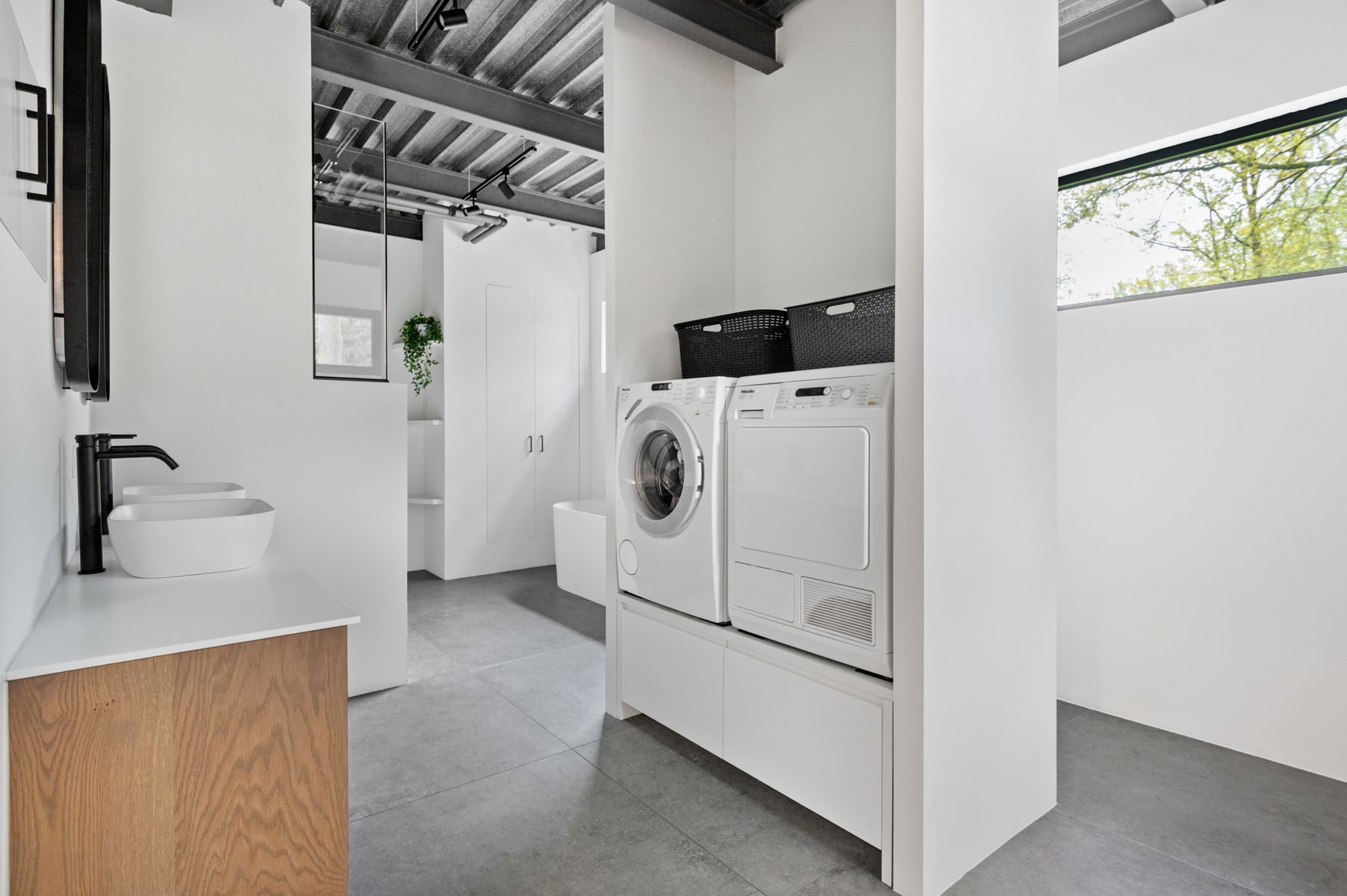 Instapklare volledig vernieuwbouwde villa met praktijkruimte foto 14
