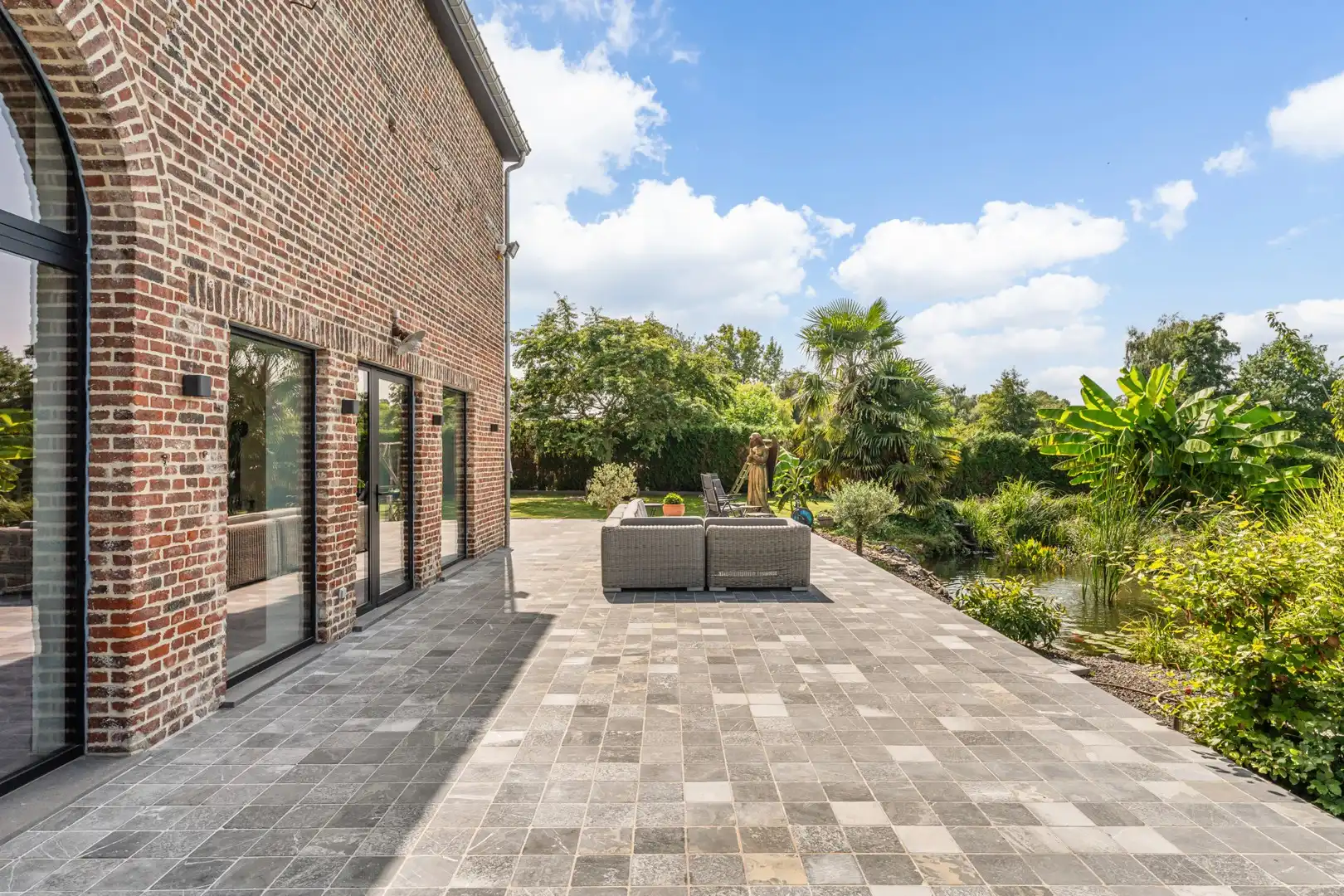 Karaktervolle gerenoveerde hoeve met 576 m² woonoppervlakte op 28a 02ca in Landen-Walshoutem. foto 3