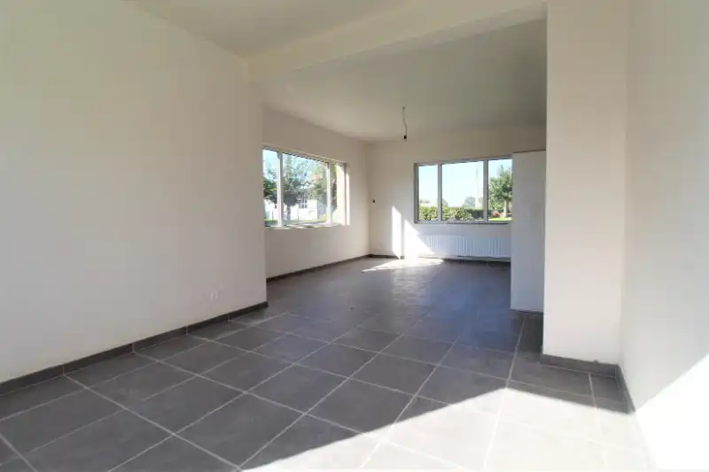Gerenoveerde alleenstaande woning in Torhout foto 2
