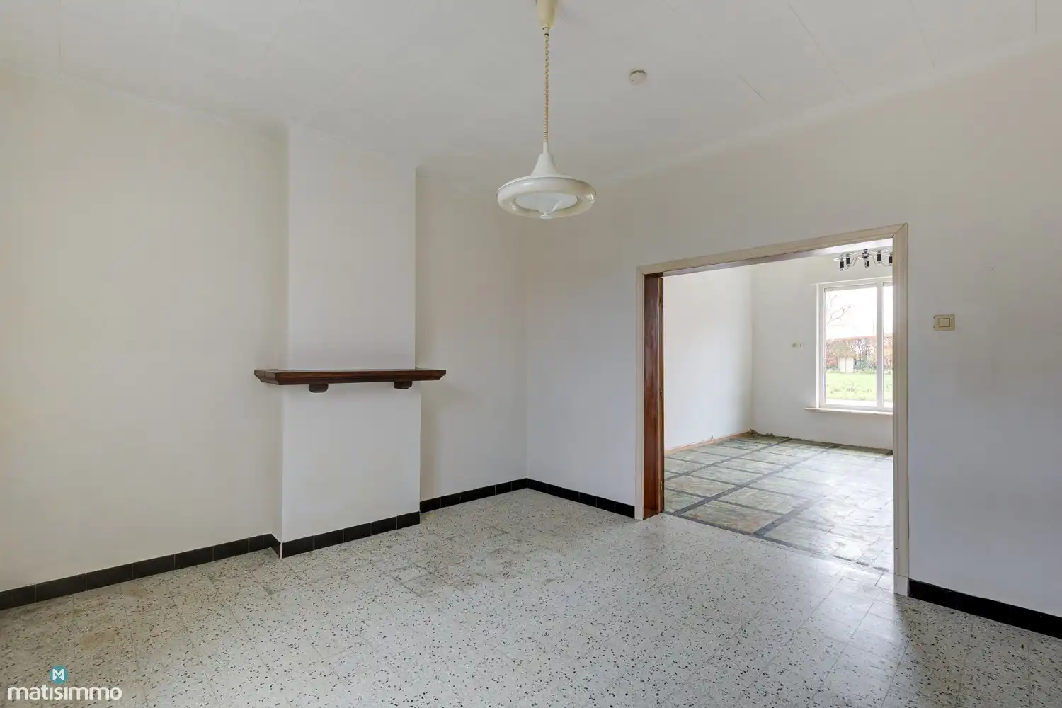 VERDER AF TE WERKEN HOEKWONING MET BINNENKOER EN GARAGE TE MOPERTINGEN foto 9