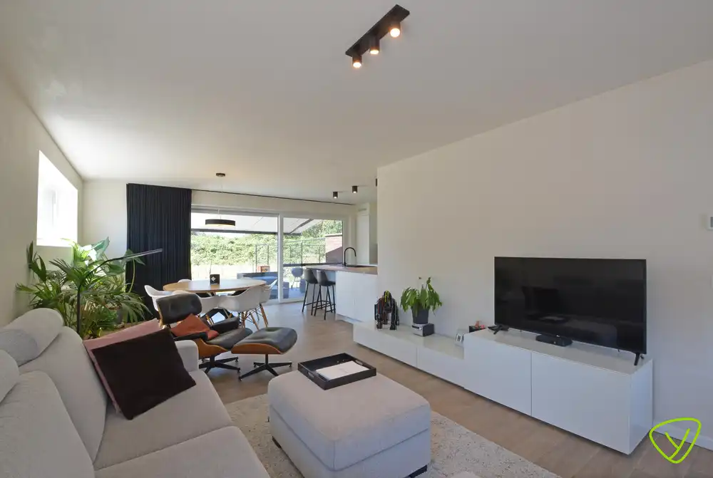 Prachtig afgewerkte woning te huur op een rustige locatie net buiten het centrum van Eeklo foto 3