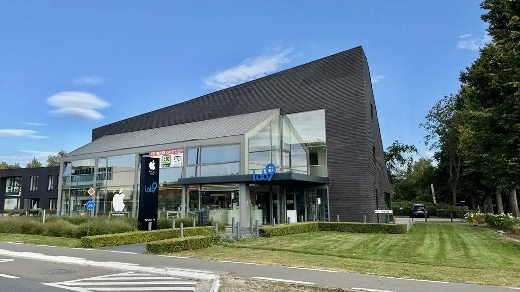 Commercieel gelegen kantoor of showroom in Sint-Martens-Latem foto {{pictureIndex}}