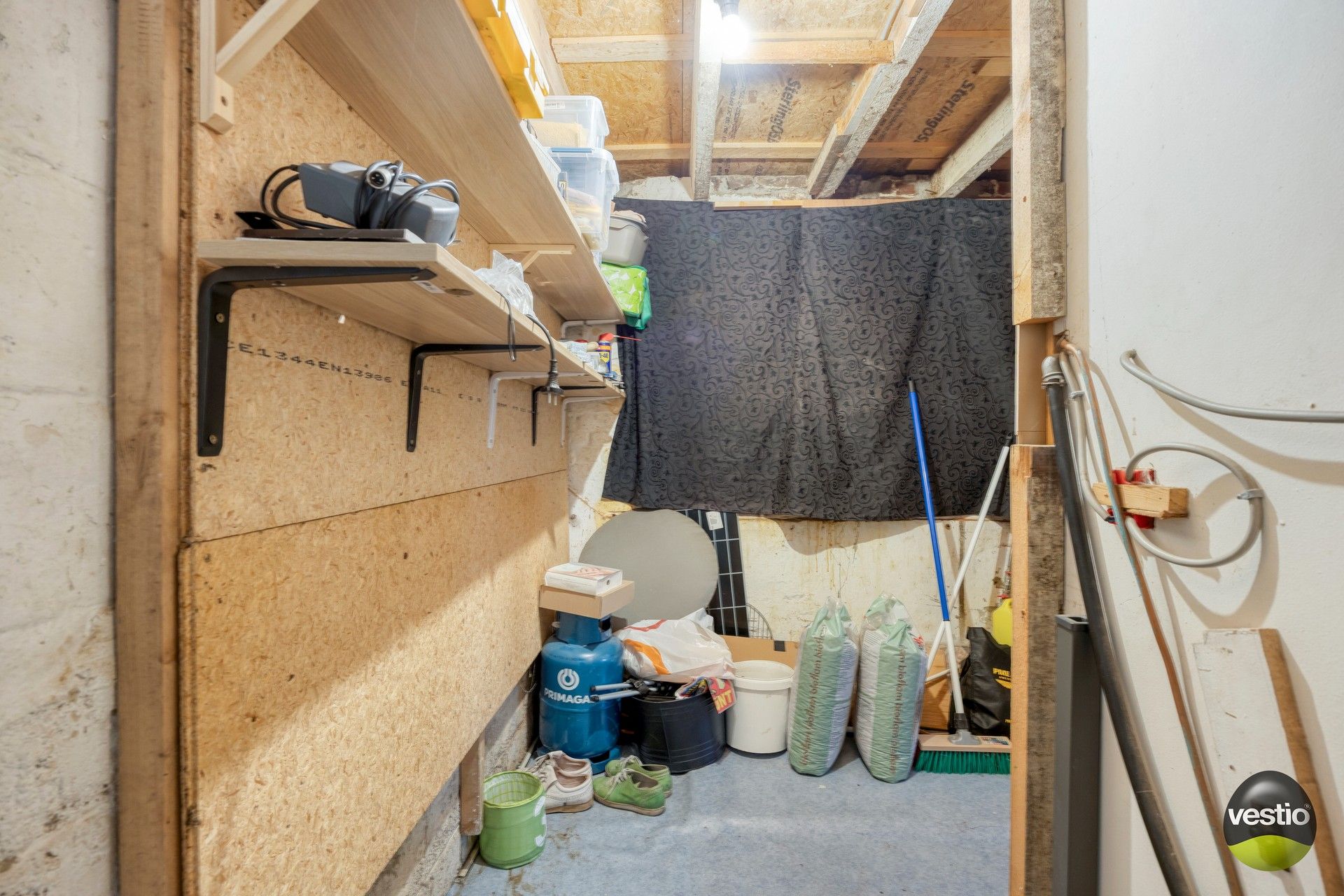 Te renoveren woning met bijgebouwen in het rustige centrum van Bevingen (Sint-Truiden) foto 16