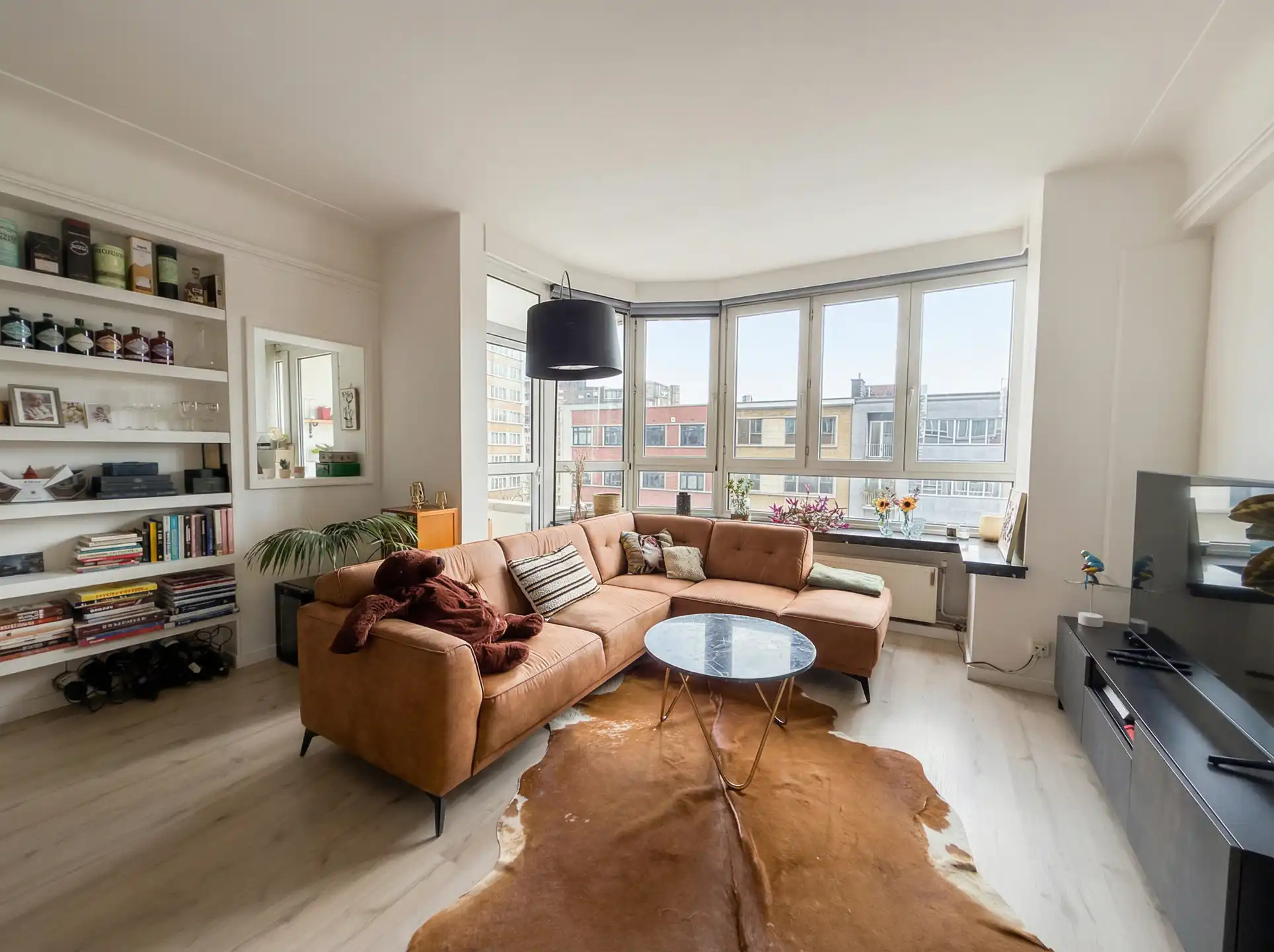 Licht en ruim 2-slaapkamer appartement op topligging foto {{pictureIndex}}