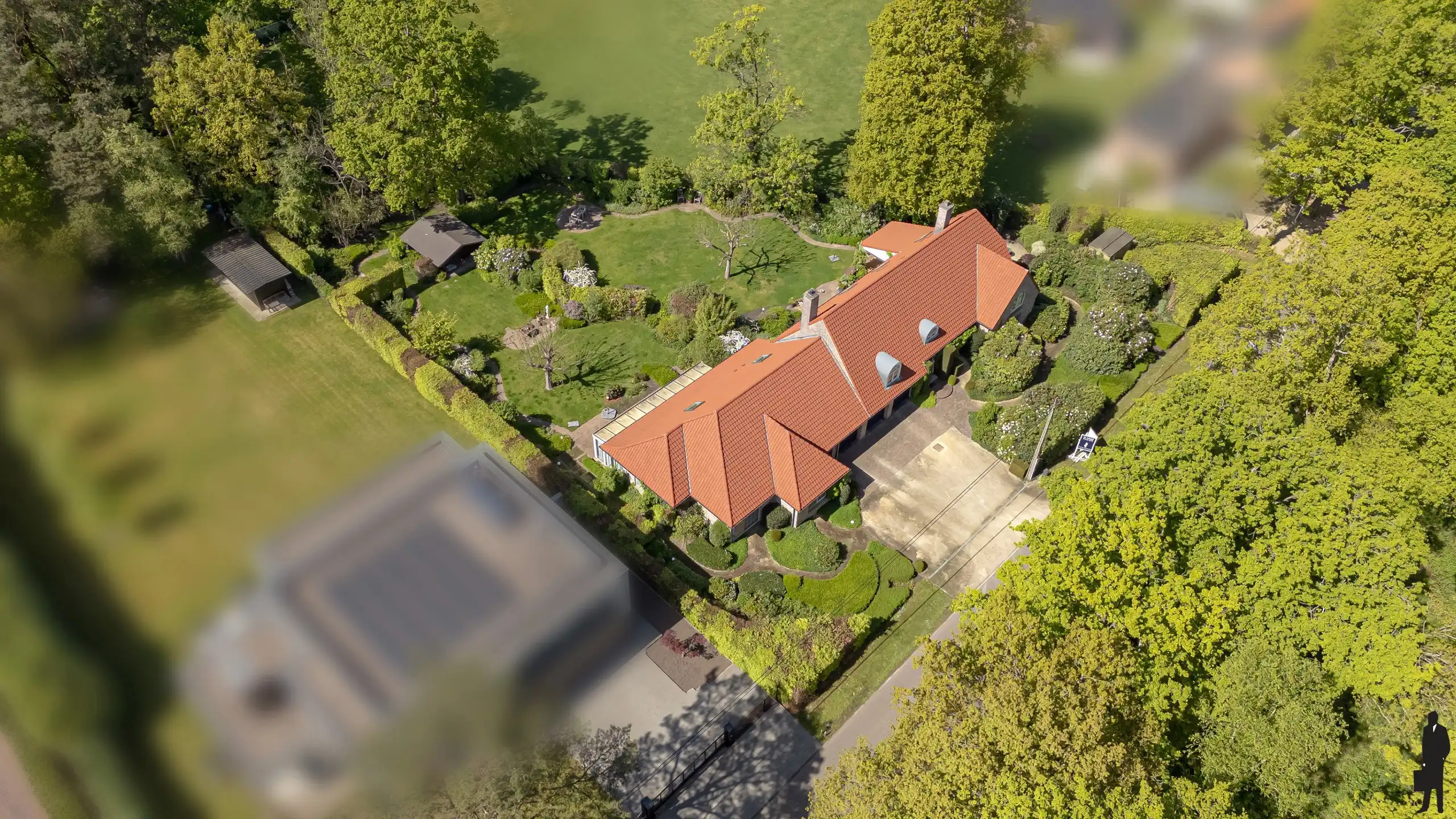 Riante villa met maar liefst 498m² woonopp. nabij Bels groen foto 27