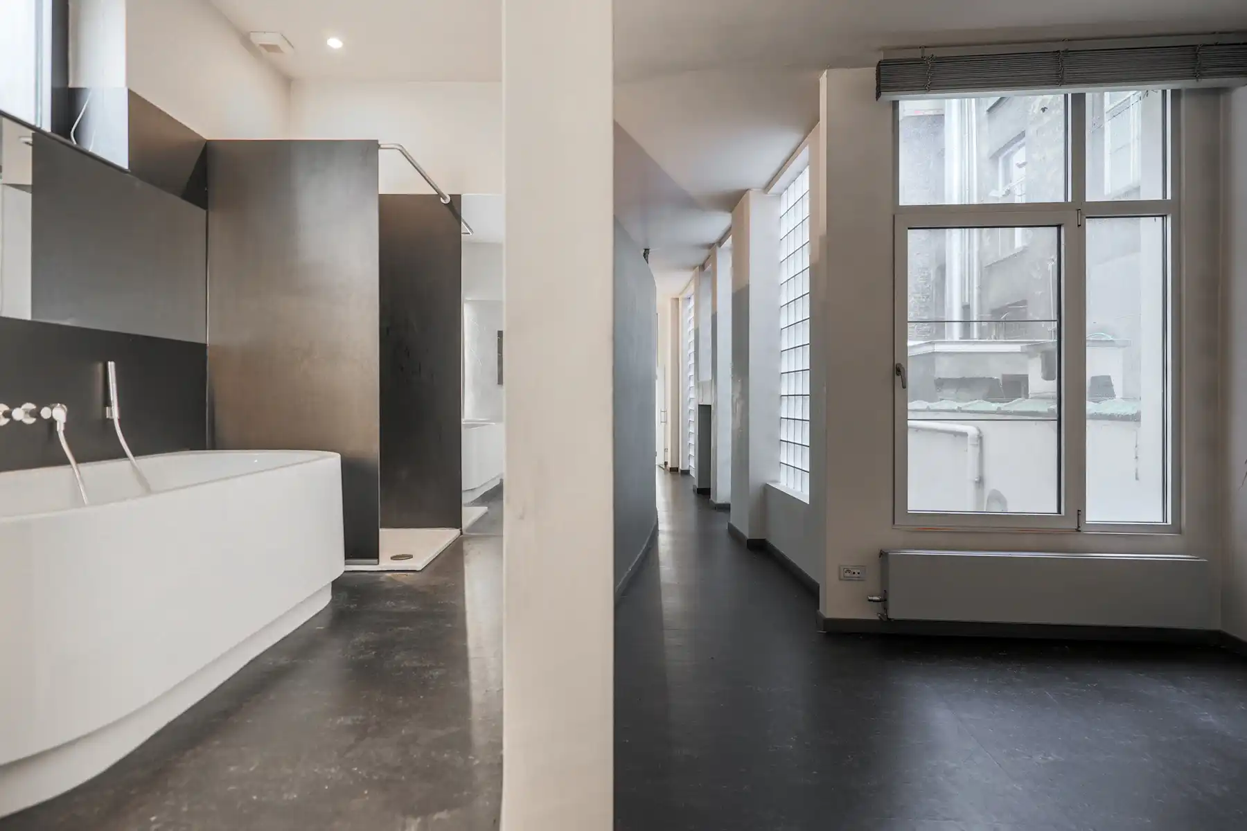 Uniek appartement met loftgevoel en terras foto 12