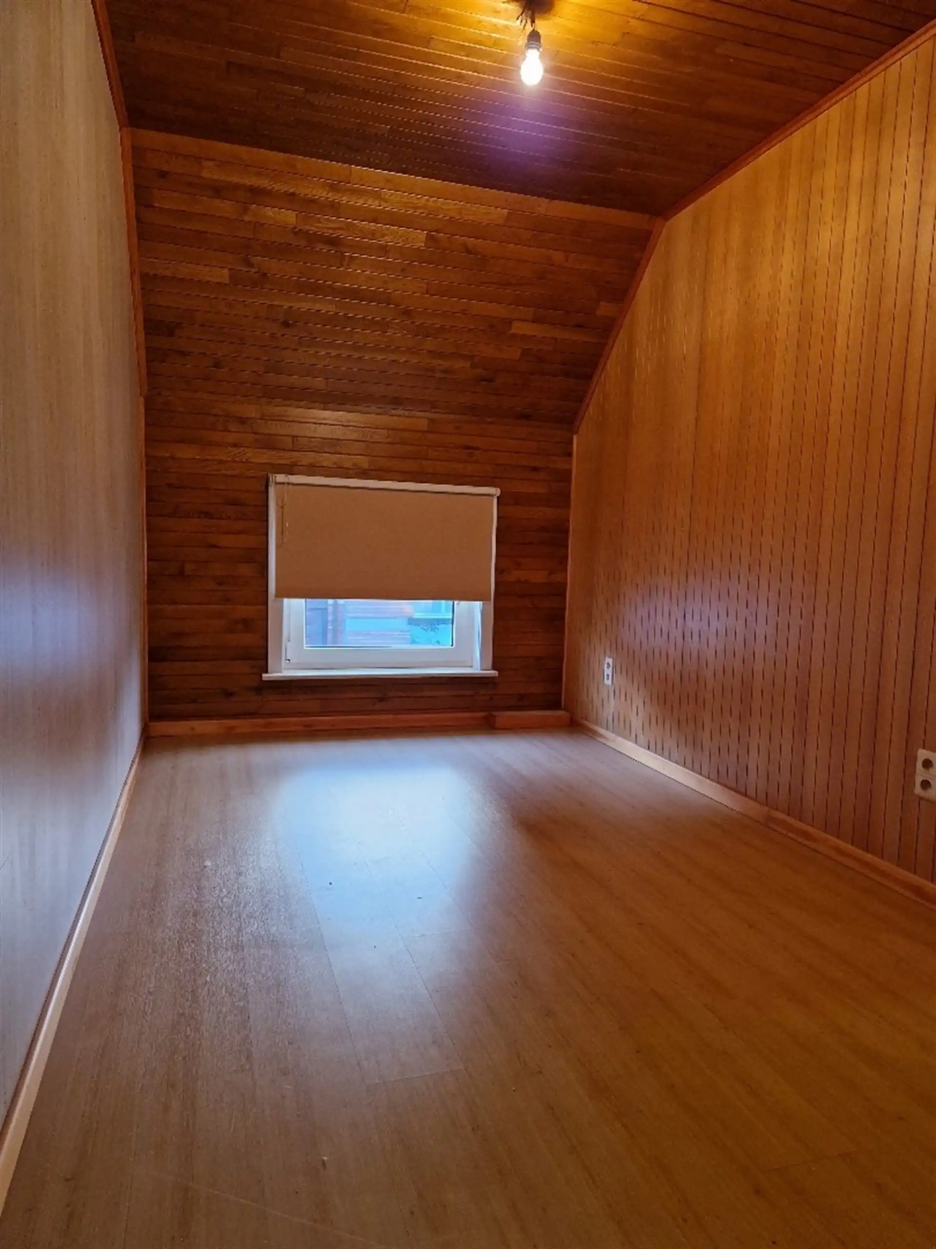 Gunstig gelegen verrassend ruime 3 slaapkamer woning met koer en garage. foto 15