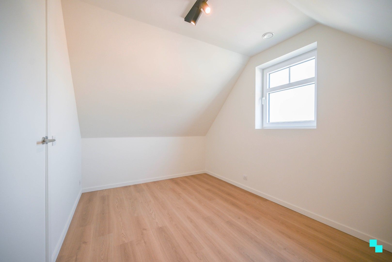 Ruime nieuwbouwwoning vlakbij het centrum van Wielsbeke foto 24