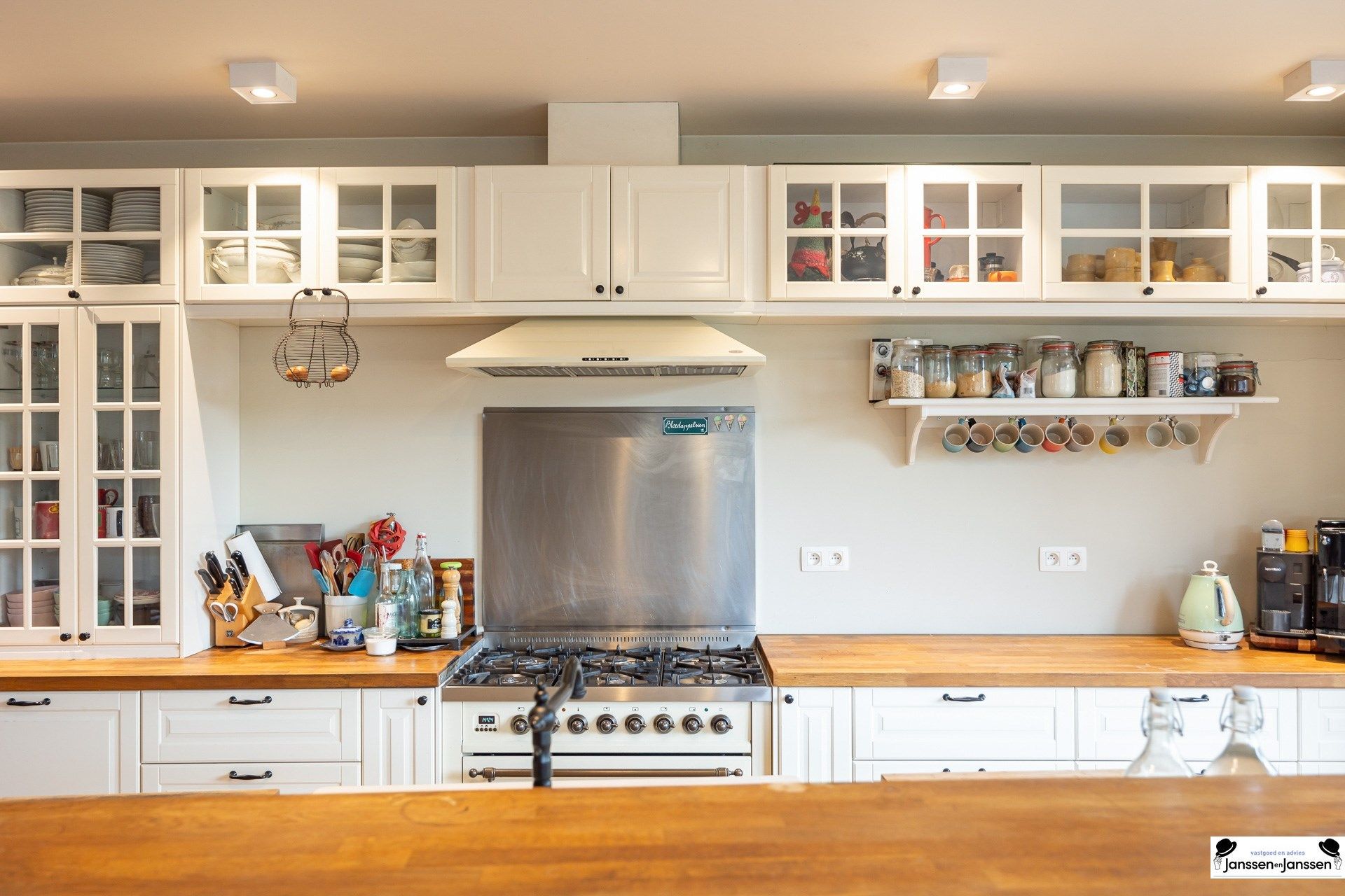 Prachtig gerenoveerde woning met 3 slaapkamers en groene tuin in Ekeren! foto 13