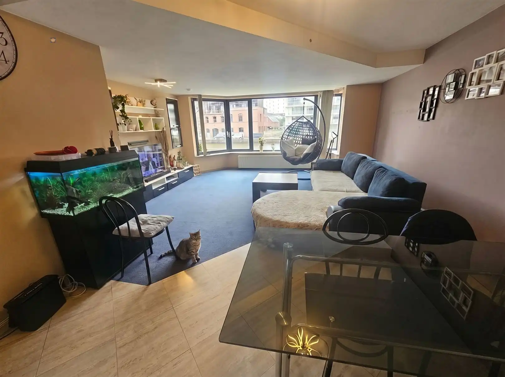 Lichtrijk 2-slaapkamer appartement met terras, garage en zicht op het kanaal foto 2