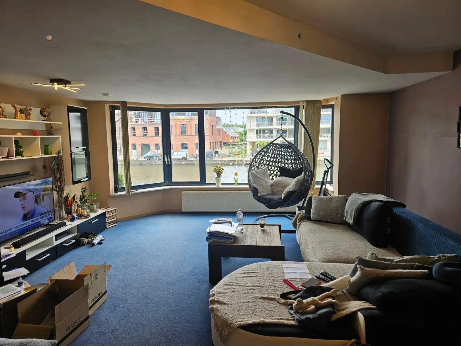 Lichtrijk 2-slaapkamer appartement met terras, garage en zicht op het kanaal foto 2