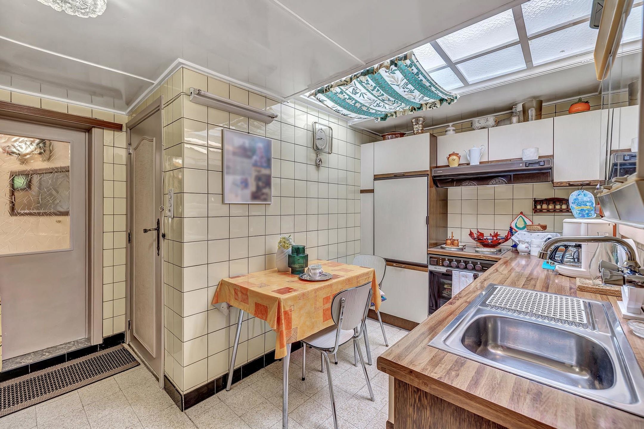 Te renoveren woning met tuin en perceel met garage foto 10